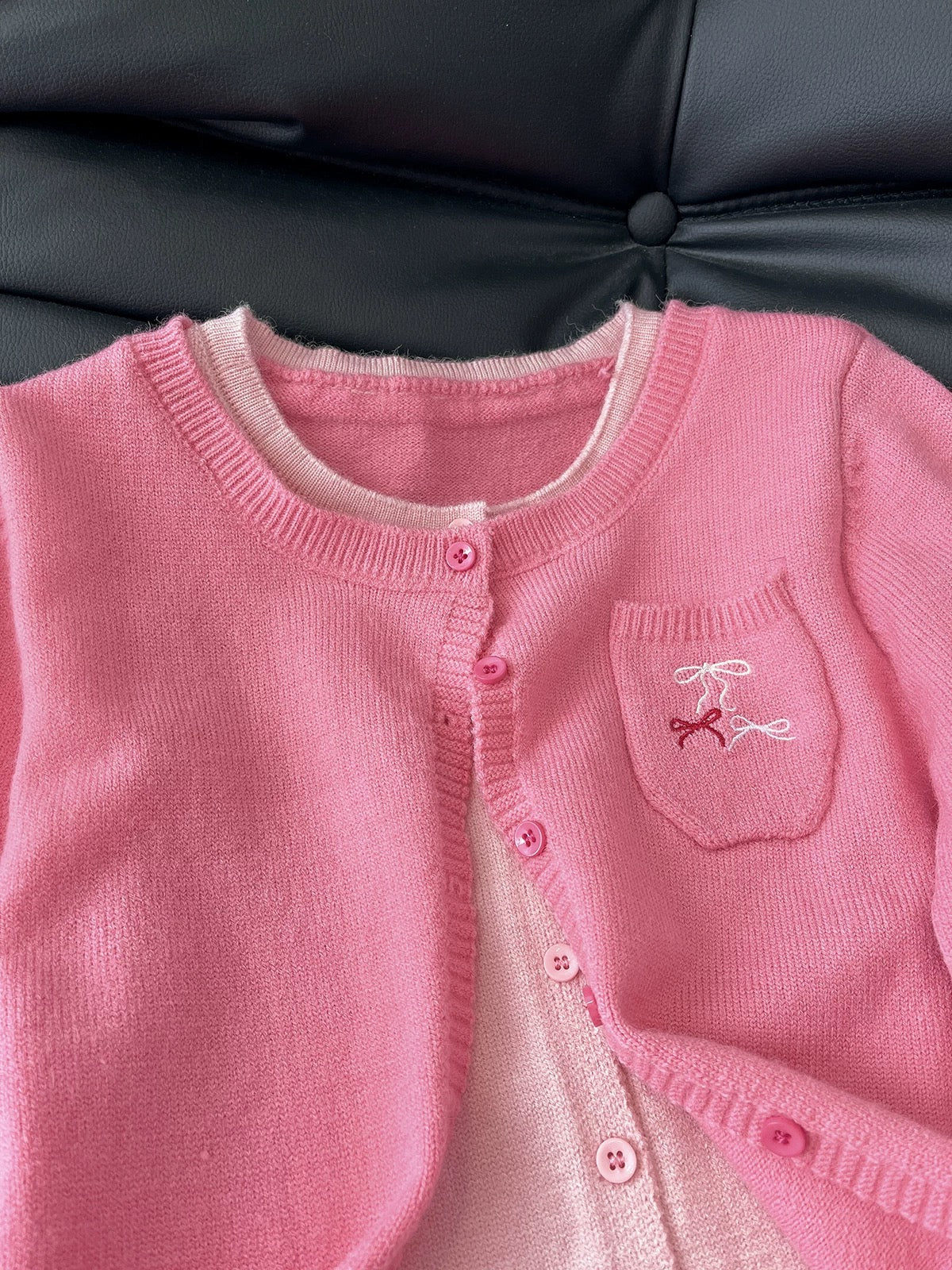 Korean school girl! Gentle fake two-piece knitted cardigan for women, new style for autumn and winter, short sweater jacket for small size