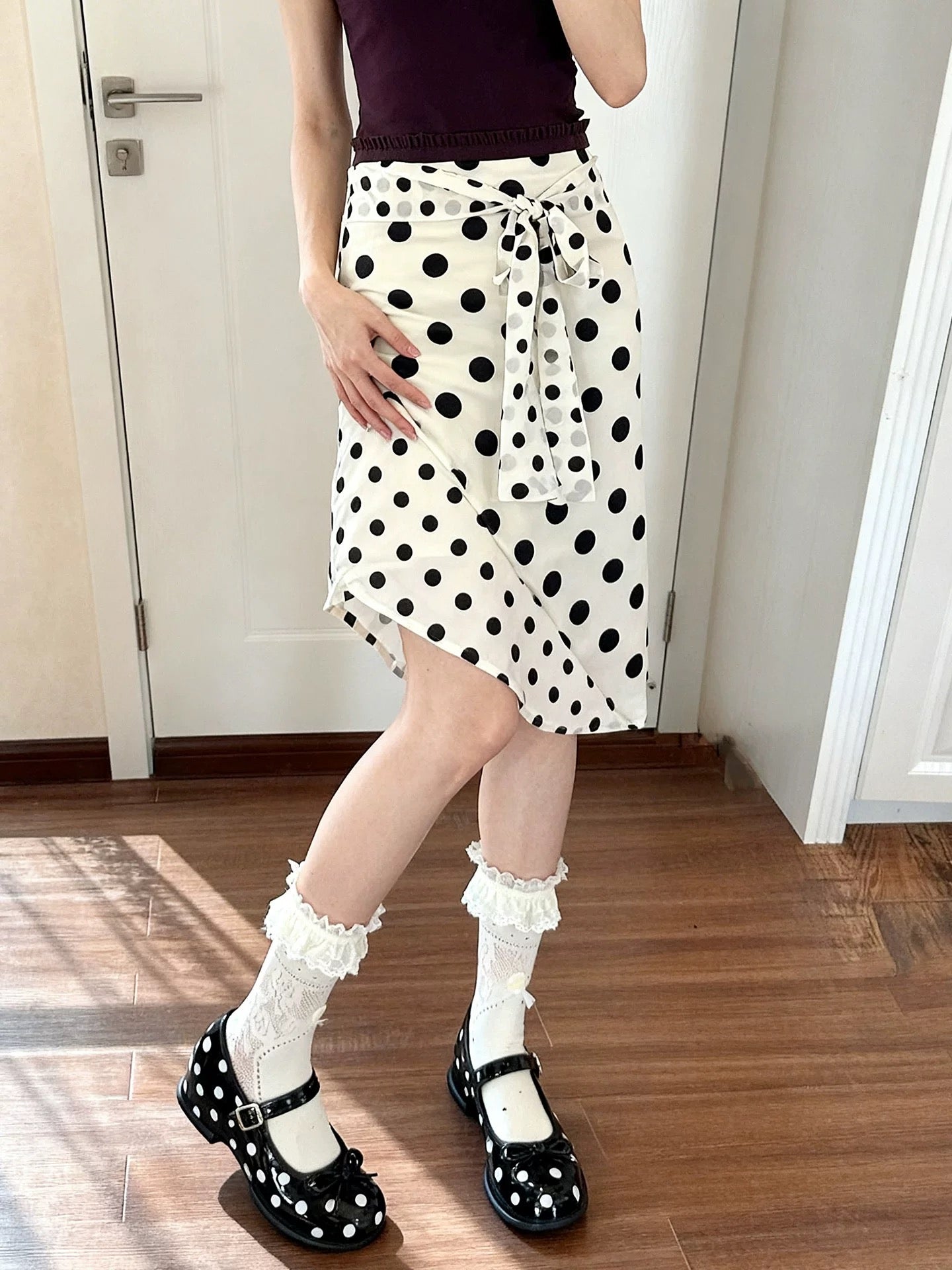 Plus-size retro irregular polka dot midi skirt for women, high-waisted A-line straight cut, unique and versatile bodycon midi skirt.