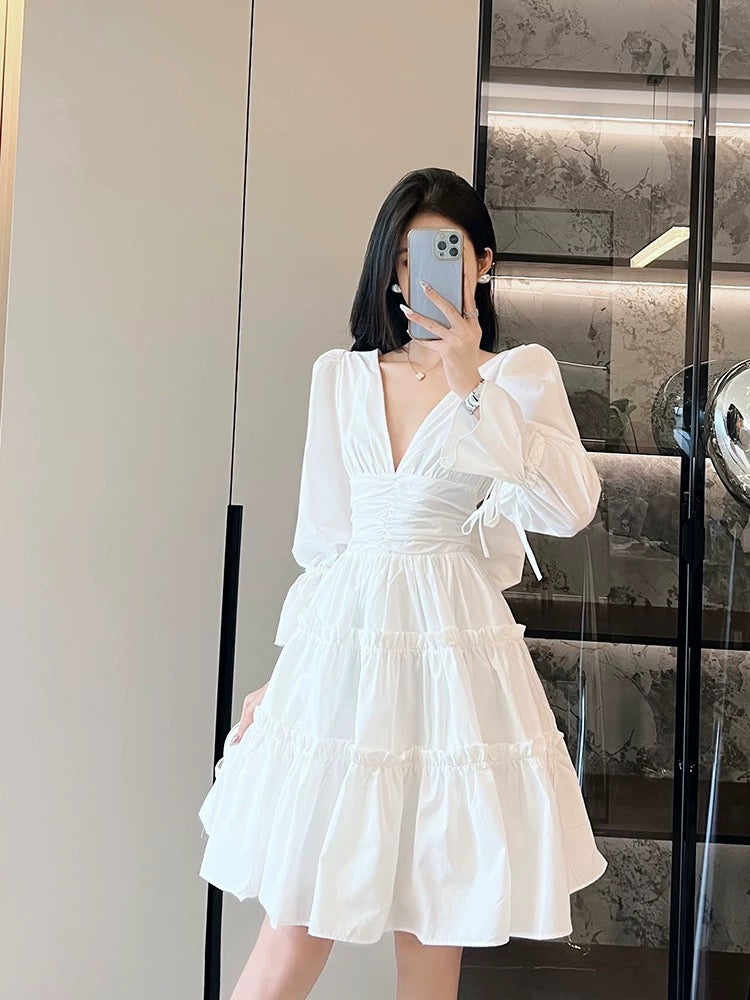 European station Vietnamese fashion brand French ruffled V-neck sexy white trumpet sleeve dress with waist slimming women's clothing