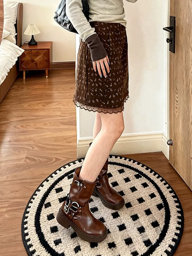 Plus-size women's brown floral high-waisted A-line skirt, perfect for autumn, flattering and slimming, bodycon short skirt.