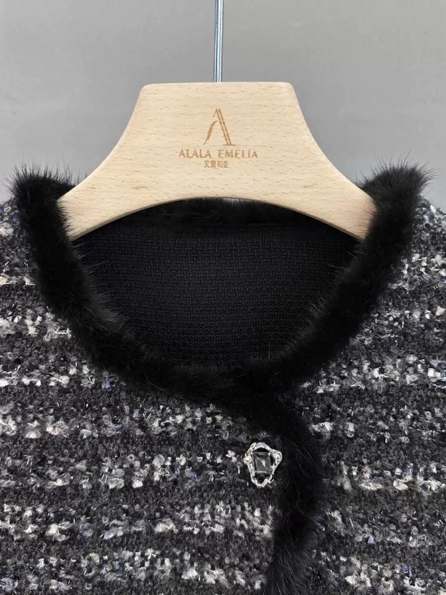 Niche French retro round neck rabbit fur edge asymmetric design small fragrant fox fur black short coat