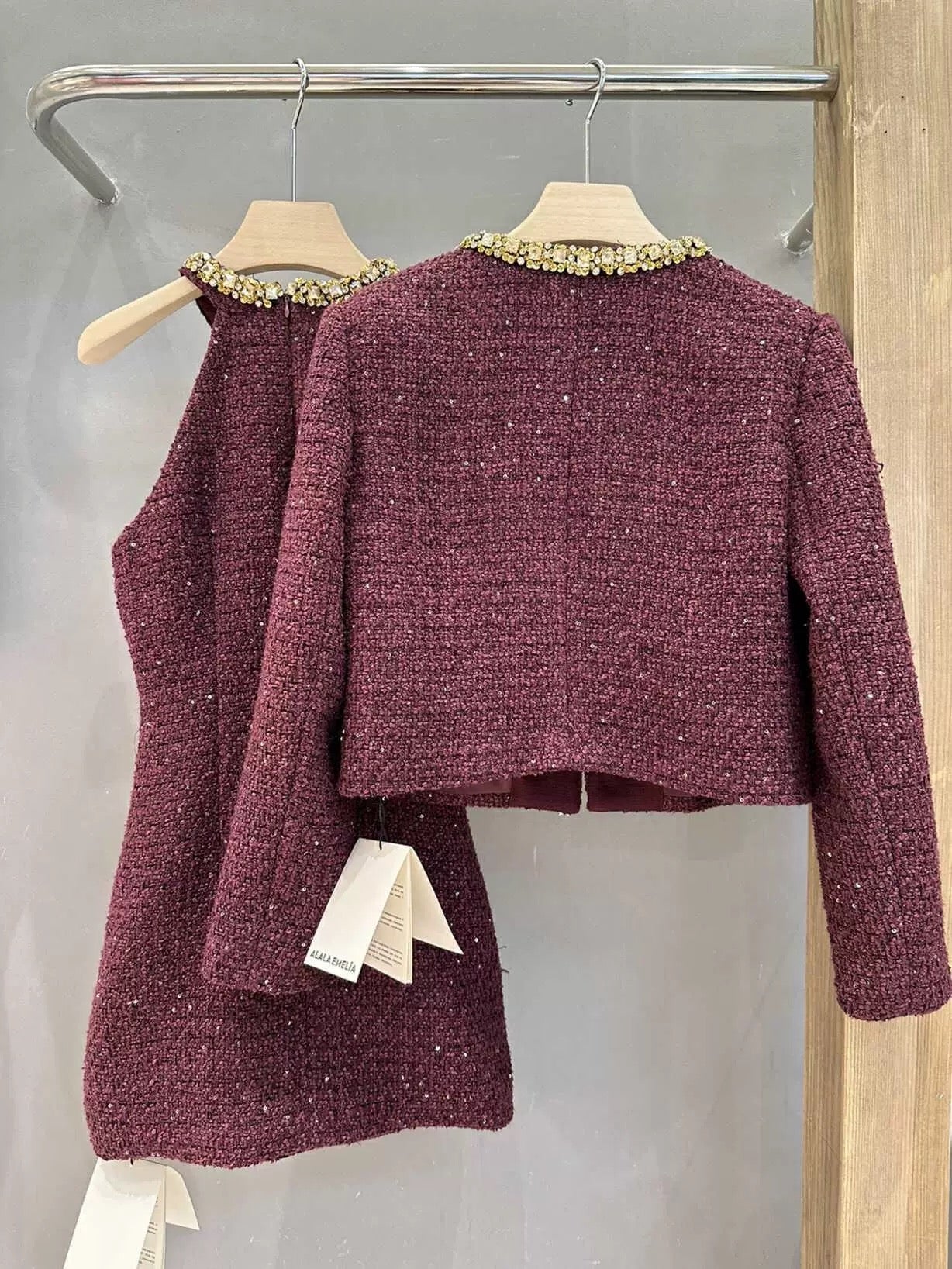 Korean drama heroine's atmosphere autumn and winter women's maroon red gold trim coat halterneck dress suit