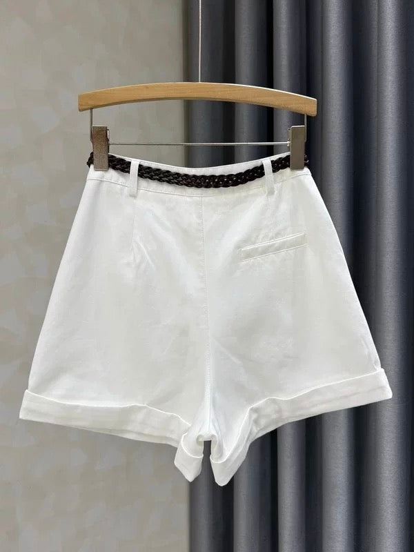 White solid color versatile high-waisted denim shorts, new summer style, loose fit, slimming wide-leg, rolled-up hem, casual hot pants.