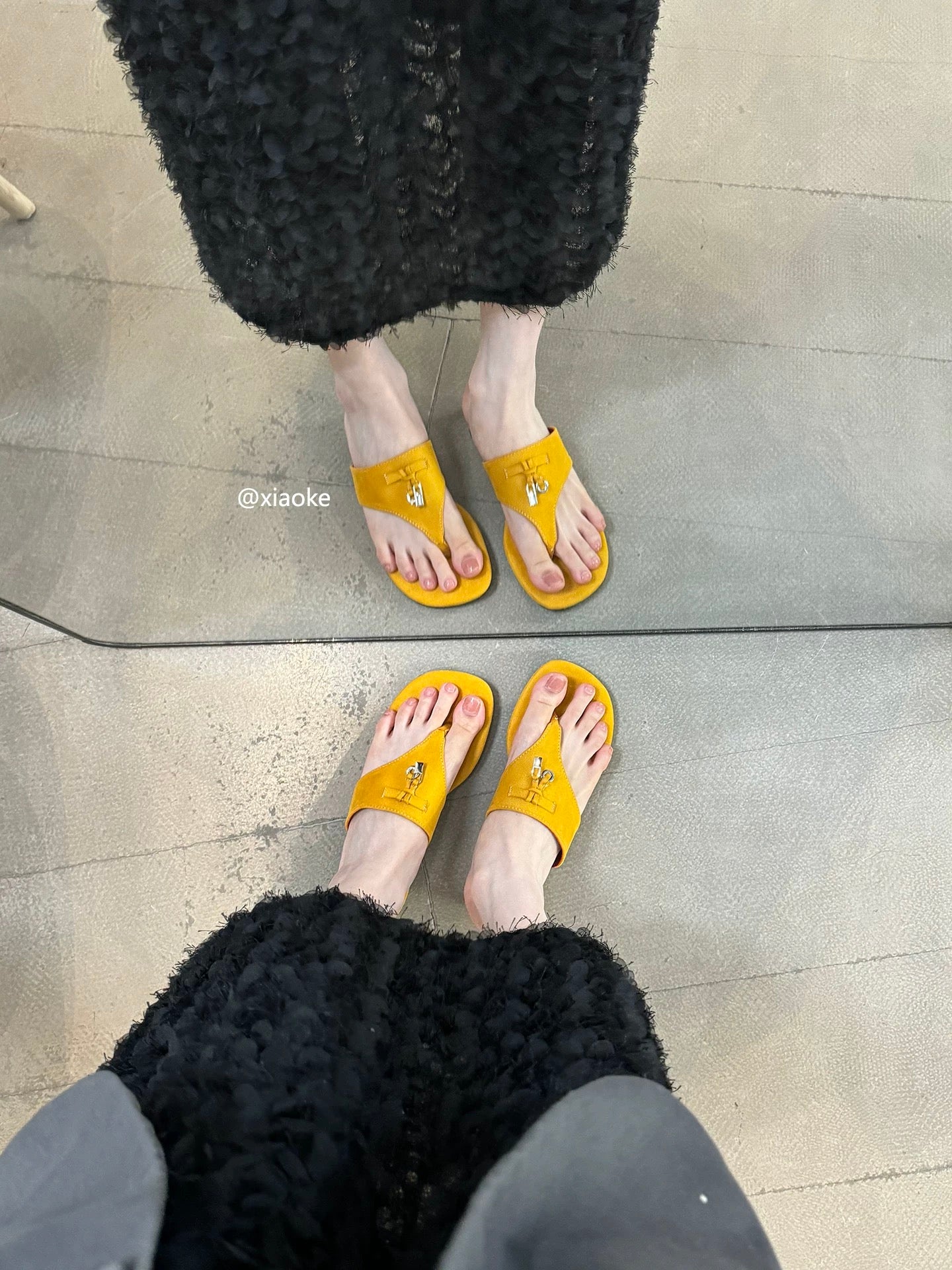 Unique and stylish 2025 summer French-style low-heeled chunky-heeled flip-flops for women, perfect for vacations and beaches.