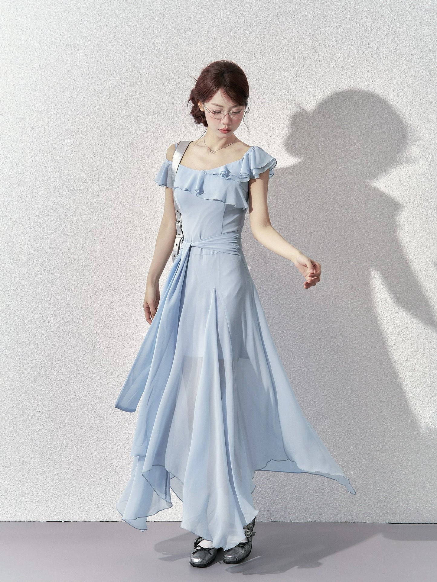 A little wild berry French temperament dress for women summer 2025 new sweet off-shoulder oblique collar waist slim long dress