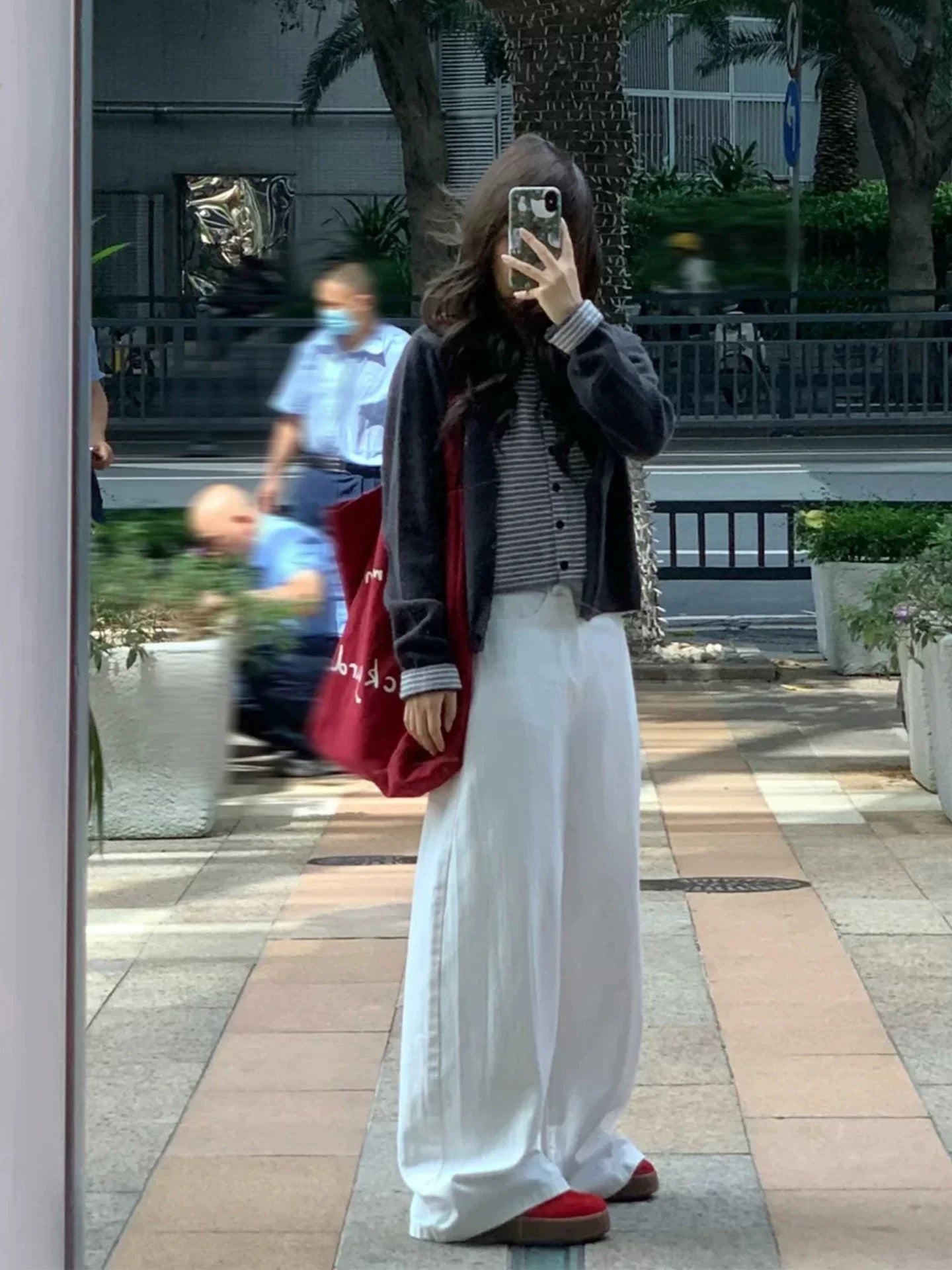 College Chanel style knitted cardigan suit for women in early autumn 2025, very good-looking temperament, super hot wear, a complete set