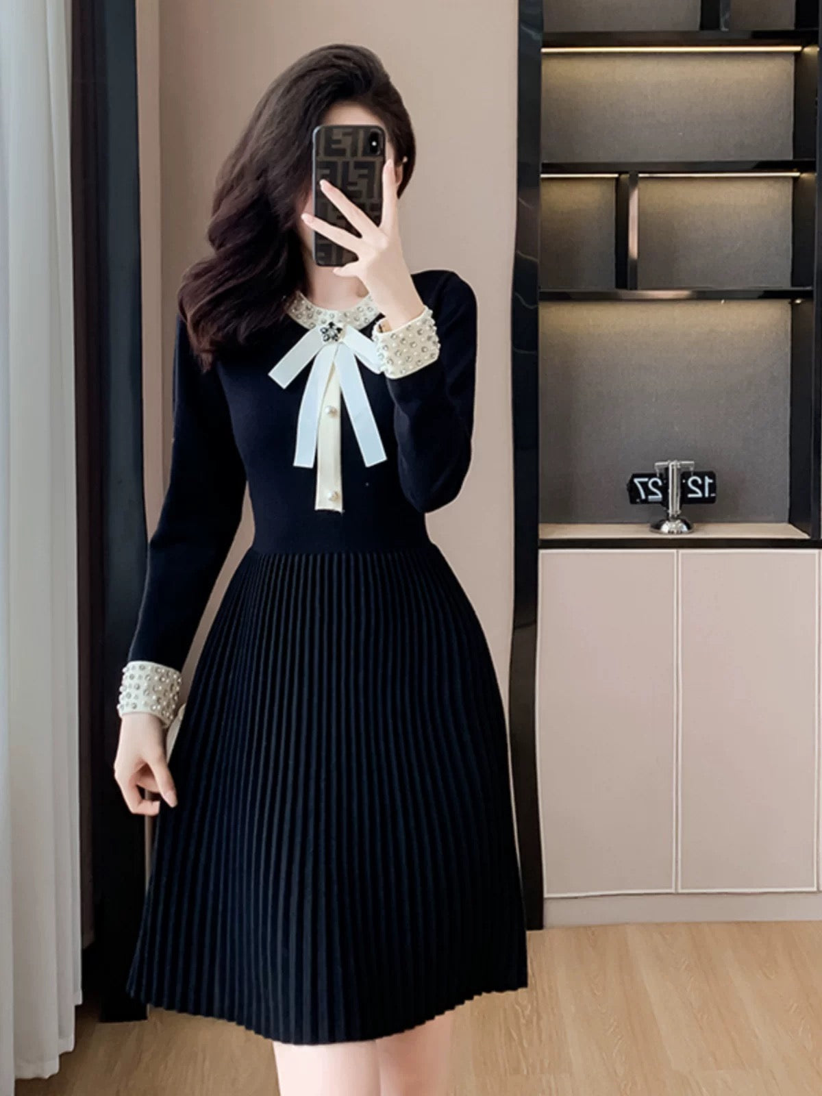 Hepburn style little black dress knitted dress for women autumn and winter 2024 new style small fragrant style inner bottoming skirt pleated short skirt