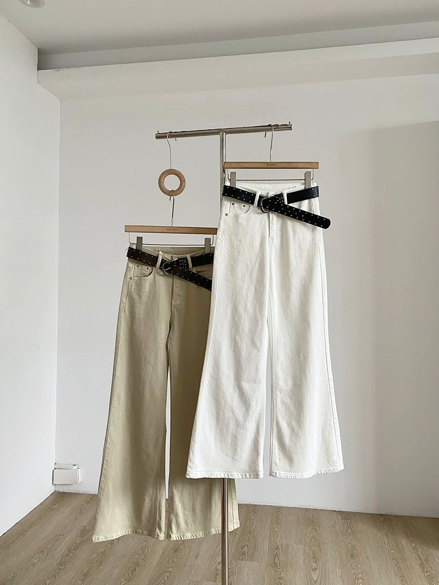 Korean retro high-waisted wide-leg jeans for women, spring 2026, with belt for a slimming effect, flowing blue slightly flared trousers.
