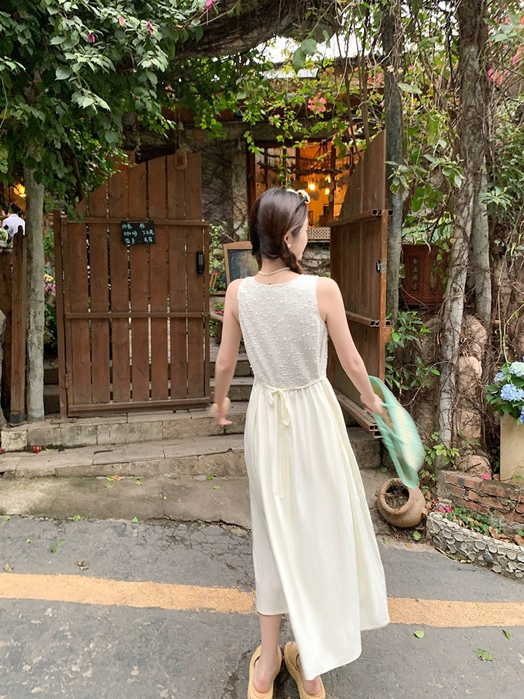 Zeng Xiaoxian is so beautiful that she doesn’t take it too seriously. She has a versatile temperament and is a long dress for little women. New high-waisted dress for early spring.