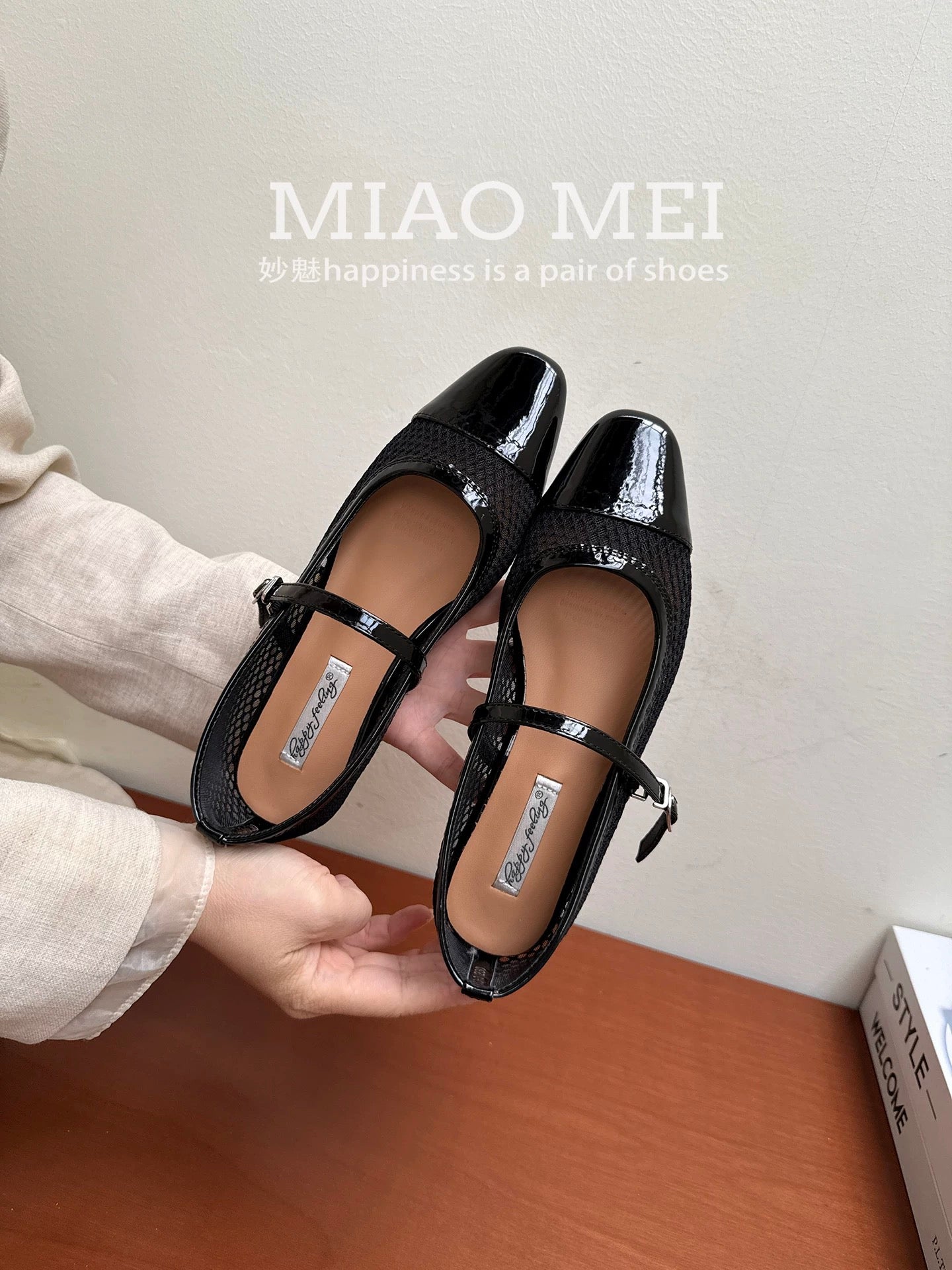 Gentle evening breeze woven hollow sandals for women, square toe, shallow mouth, flat shoes, new summer style, breathable Mary Jane shoes