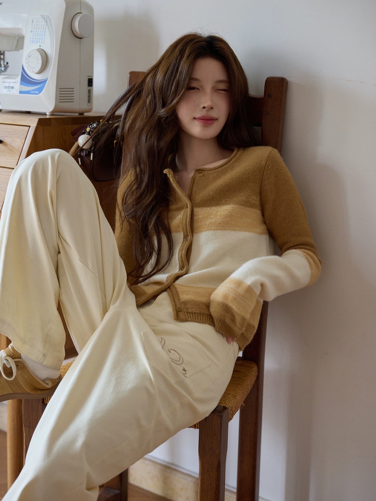Chaochao's Korean Style Apricot Cardigan with Patchwork Wool Knitwear, Women's 2025 Autumn/Winter Fashionable Casual Slim Fit Long Sleeve Top