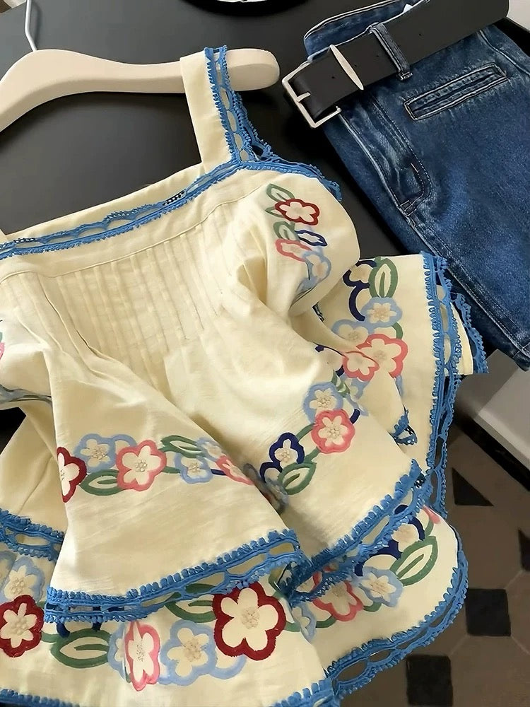 Fashionable and stylish yellow design hollow stitching suspenders for women in summer niche age-reducing embroidered pleated vest top