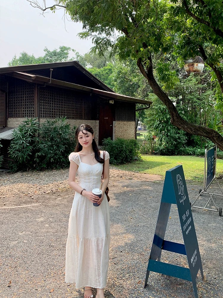 Wang Hanyan's French retro yellow ramie embroidered waist-cinching drawstring short-sleeved vacation-style dress for women.