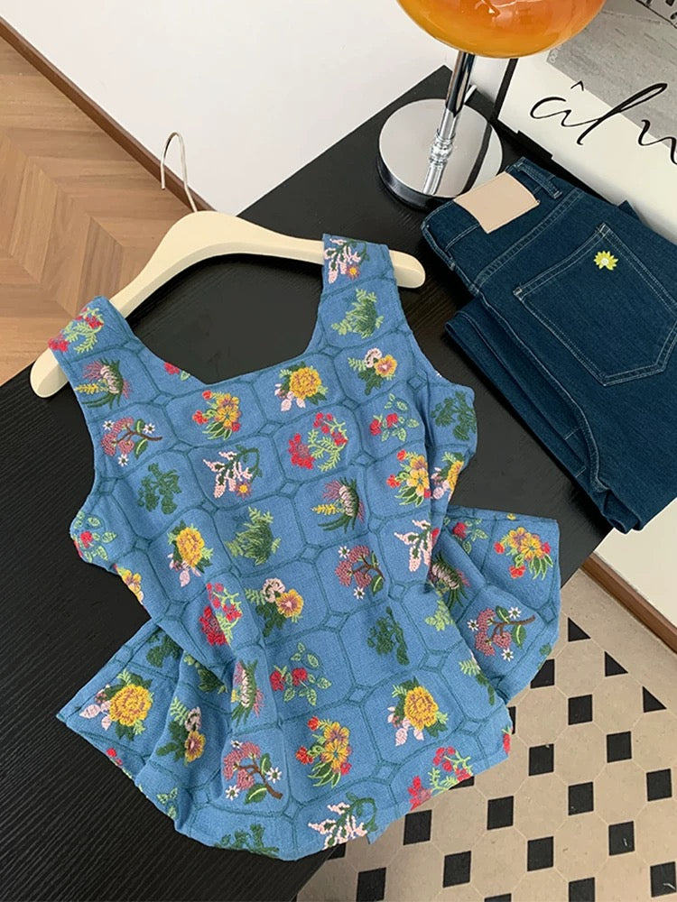 French high-grade heavy jacquard embroidery square collar sleeveless vest shirt for women summer wear irregular short top