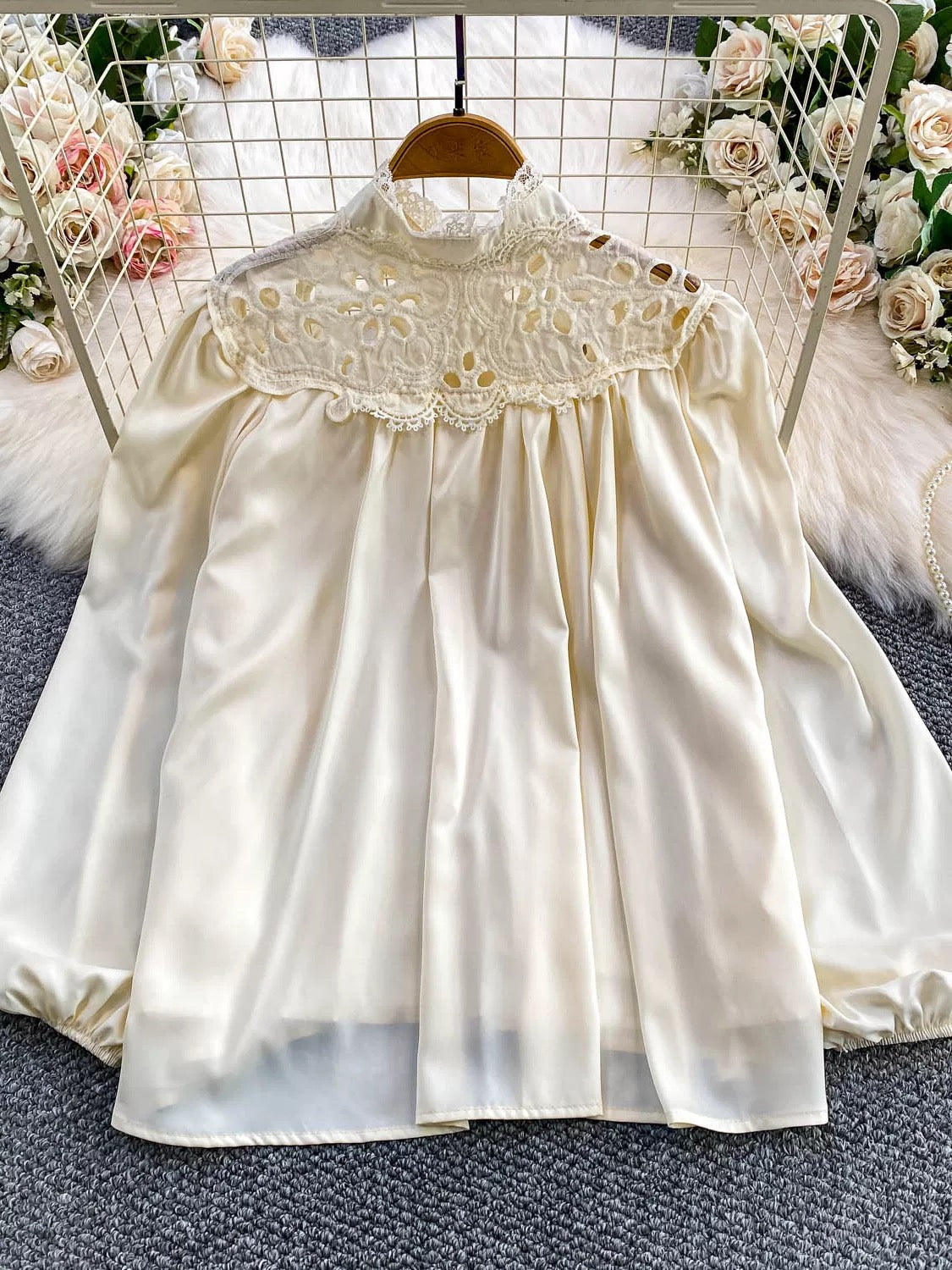Retro-style court-inspired hollowed-out lace stand-collar shirt for women, new 2025 style, casual, versatile, Korean-inspired, gentle look.