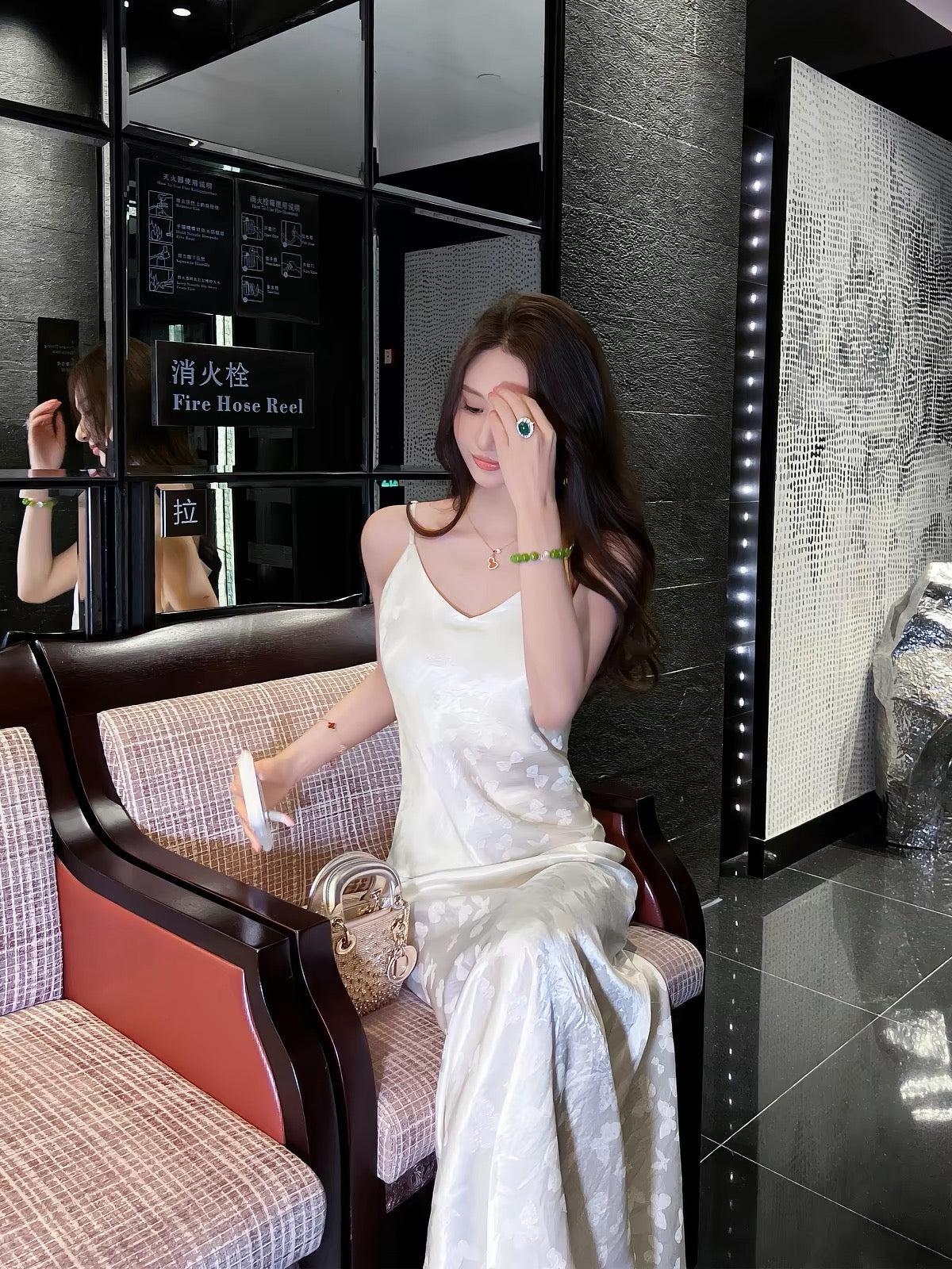 Lu Gaogao "Light Sequence" Series: French-style V-neck acetate satin camisole dress—a new summer long dress for work or casual wear.