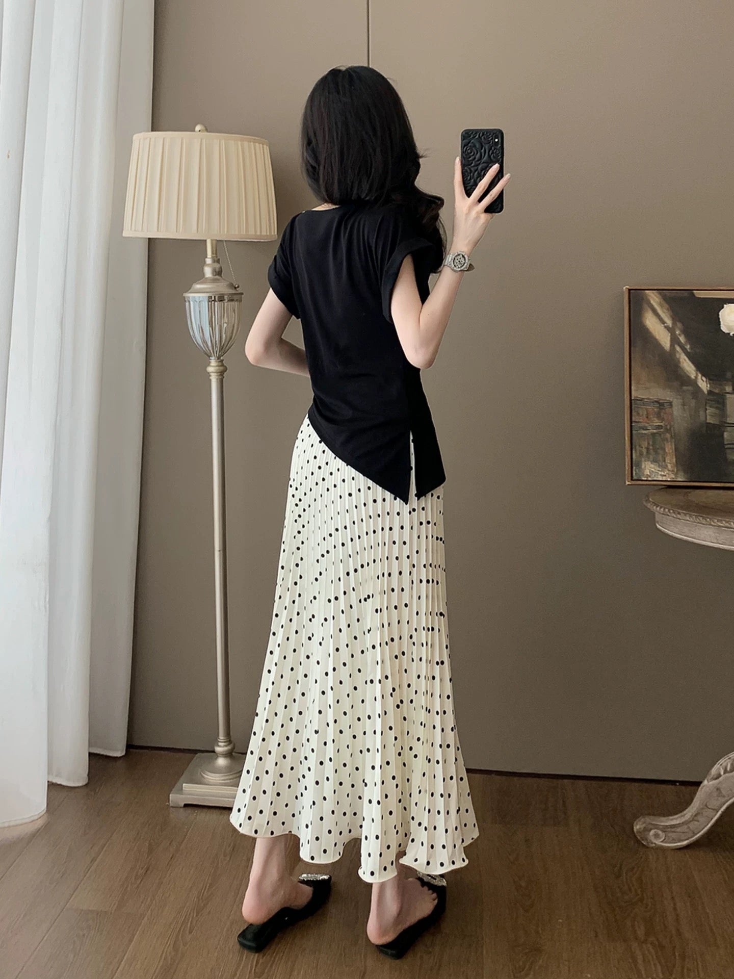 A very beautiful summer outfit, a complete set of fashionable and age-reducing, super popular casual sports short-sleeved polka dot skirt two-piece suit for women