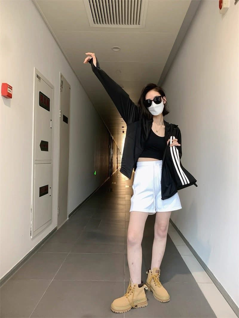 IN BLUE Debt repayment! A certain Xia Ping loose large version UPF50 + ice silk black plastic brim sun protection jacket