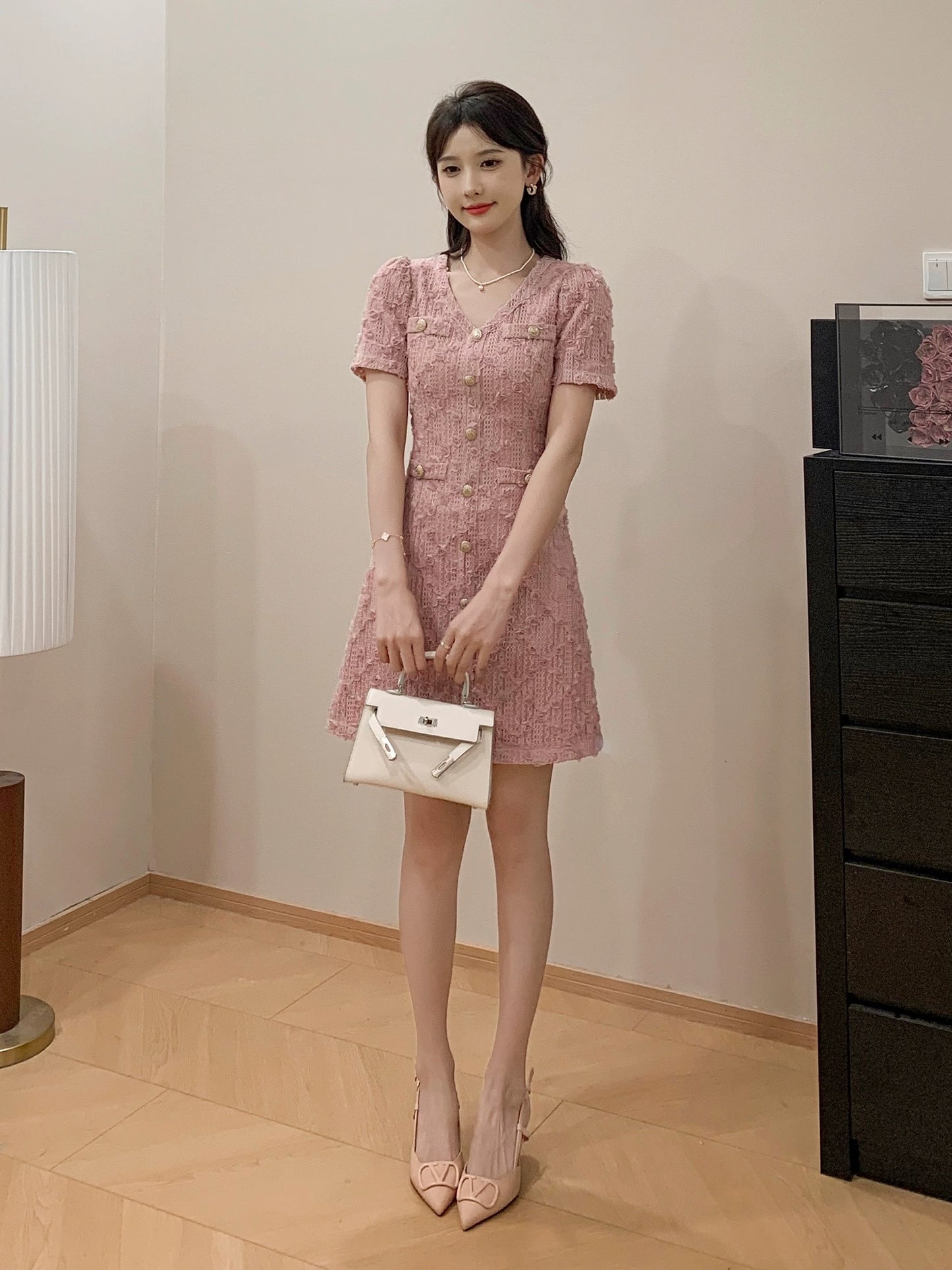 A roasted goose champagne rose dress for women, pink plate flower, romantic and elegant, playful and age-reducing dress