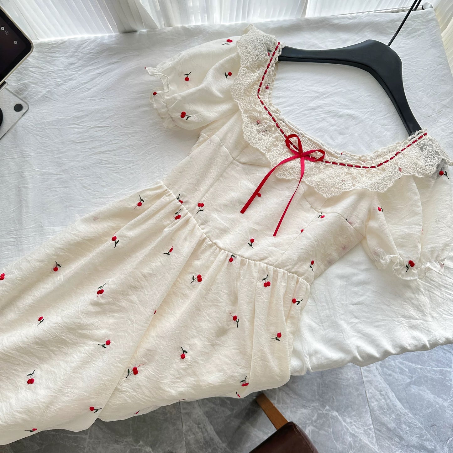 Youni French puff sleeve square neck princess dress embroidered floral dress summer retro temperament waist dress for women