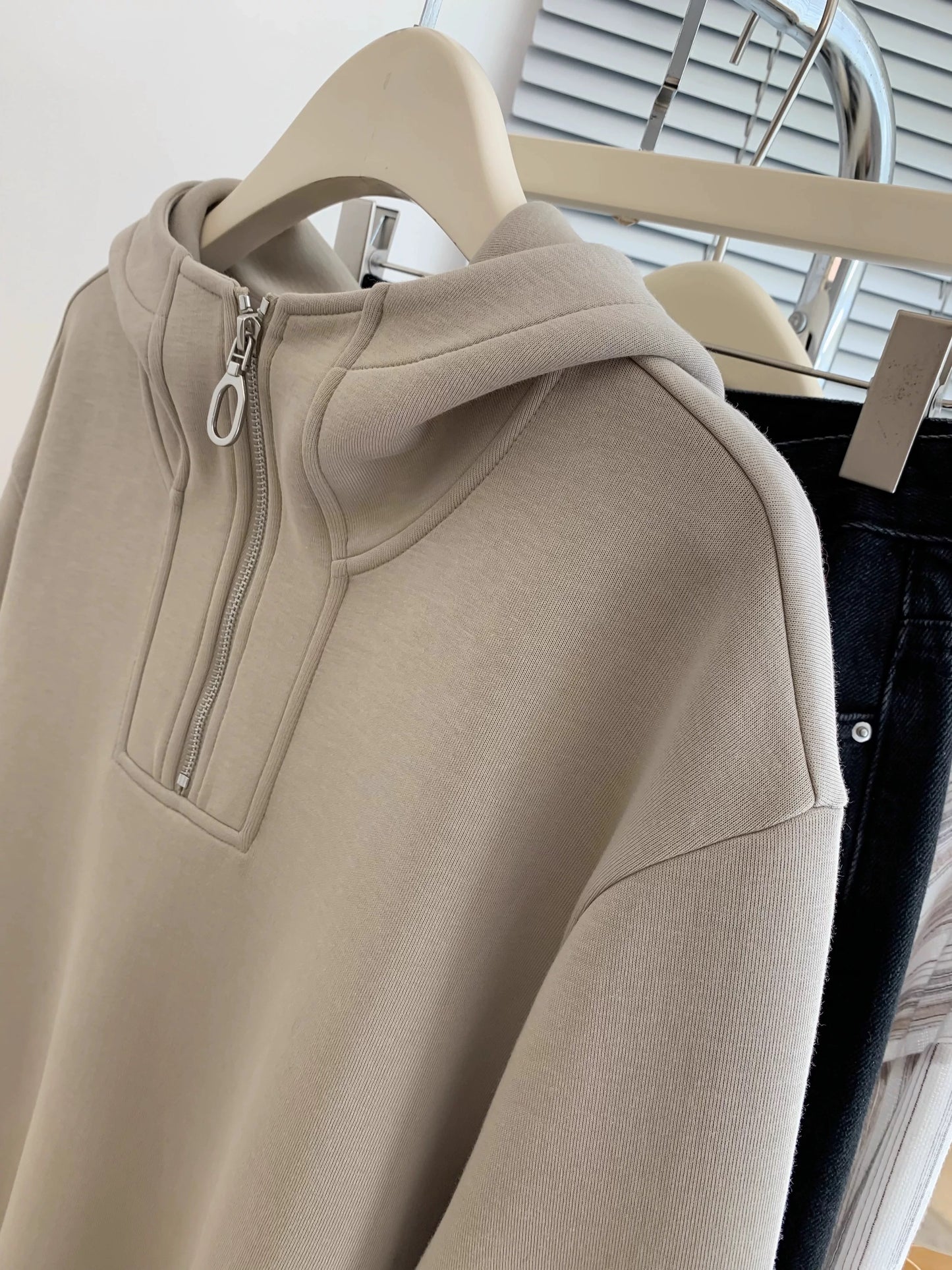 Early autumn fake two-piece thickened half-zip hooded sweatshirt women's autumn and winter European goods shoulder small size pullover loose 2025