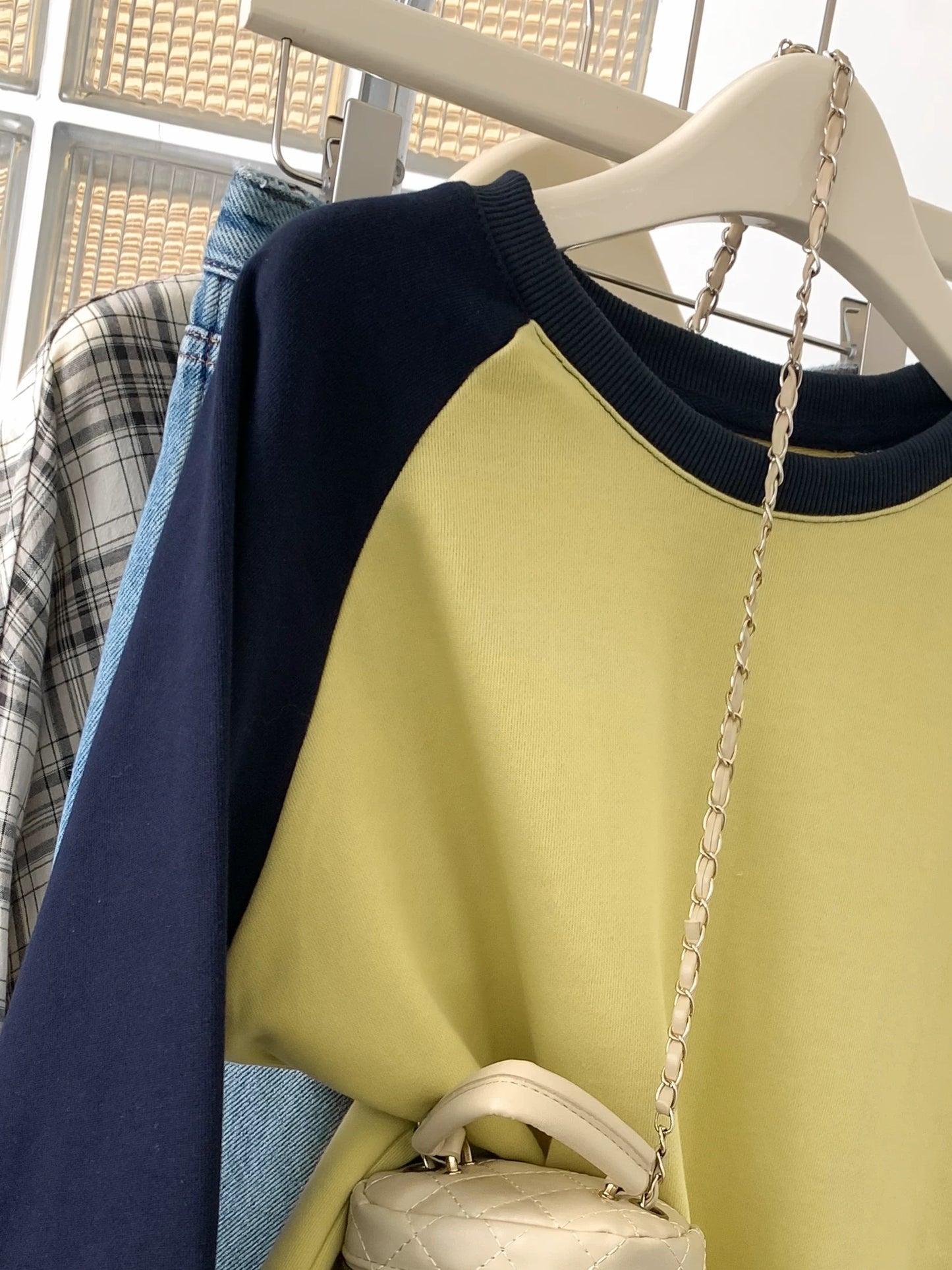 American retro yellow raglan hoodless pullover sweatshirt for women in early autumn design niche round neck straight shoulder top