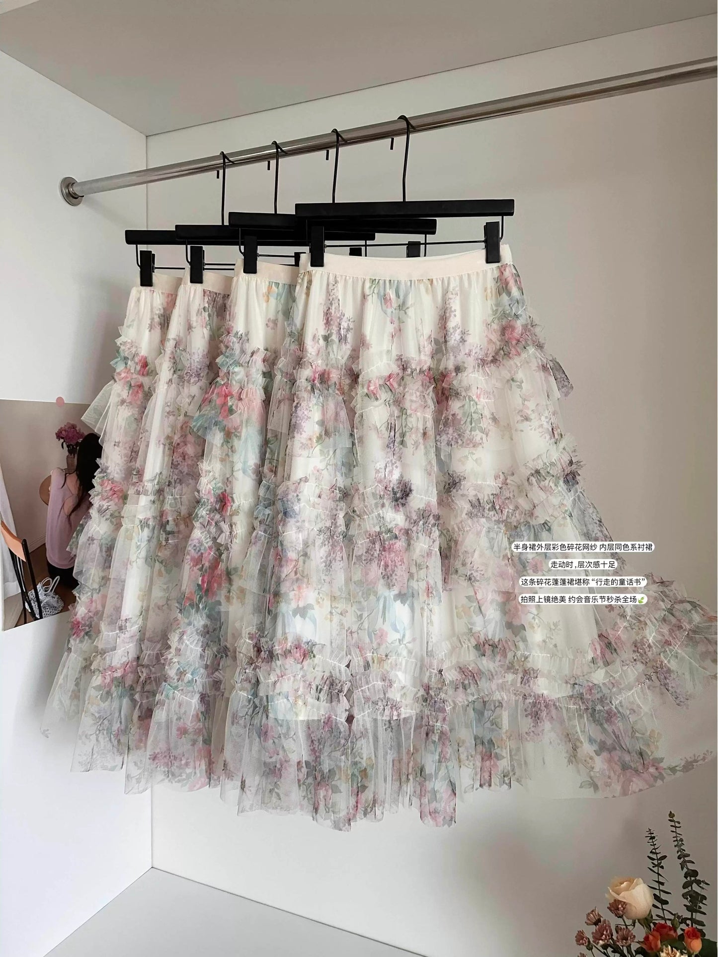 Duolaimei Summer Fashion New Light Luxury Lace Splicing Short Sleeve Knitted Sweater + Flower Fairy Cake Gauze Skirt Set