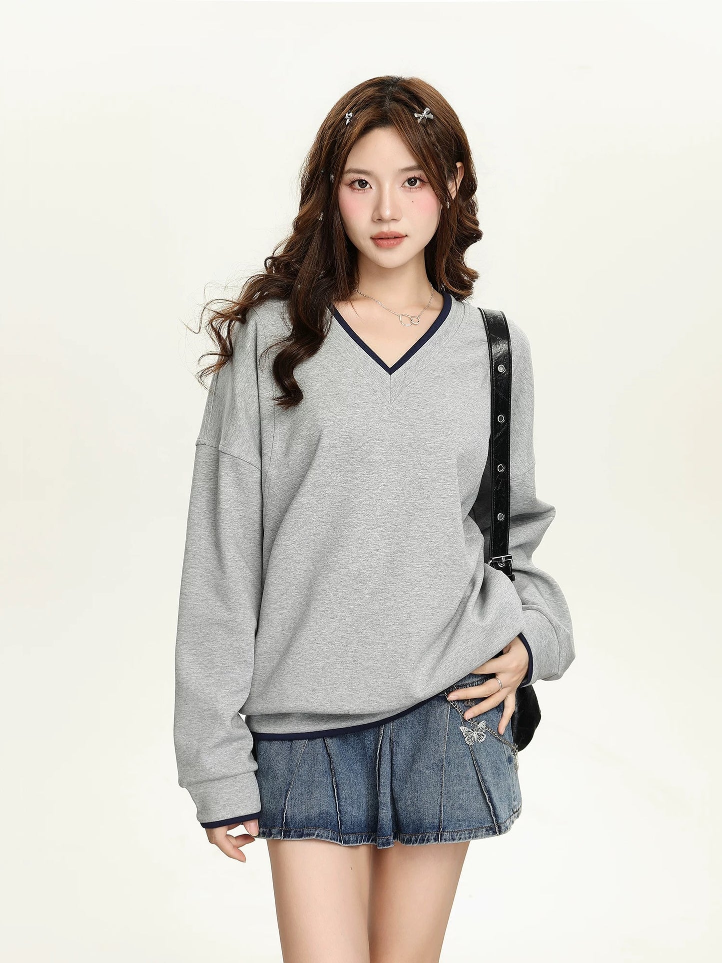 American style gray v-neck pullover straight shoulder sweatshirt for women 2025 winter high-end small size loose hoodless long-sleeved top