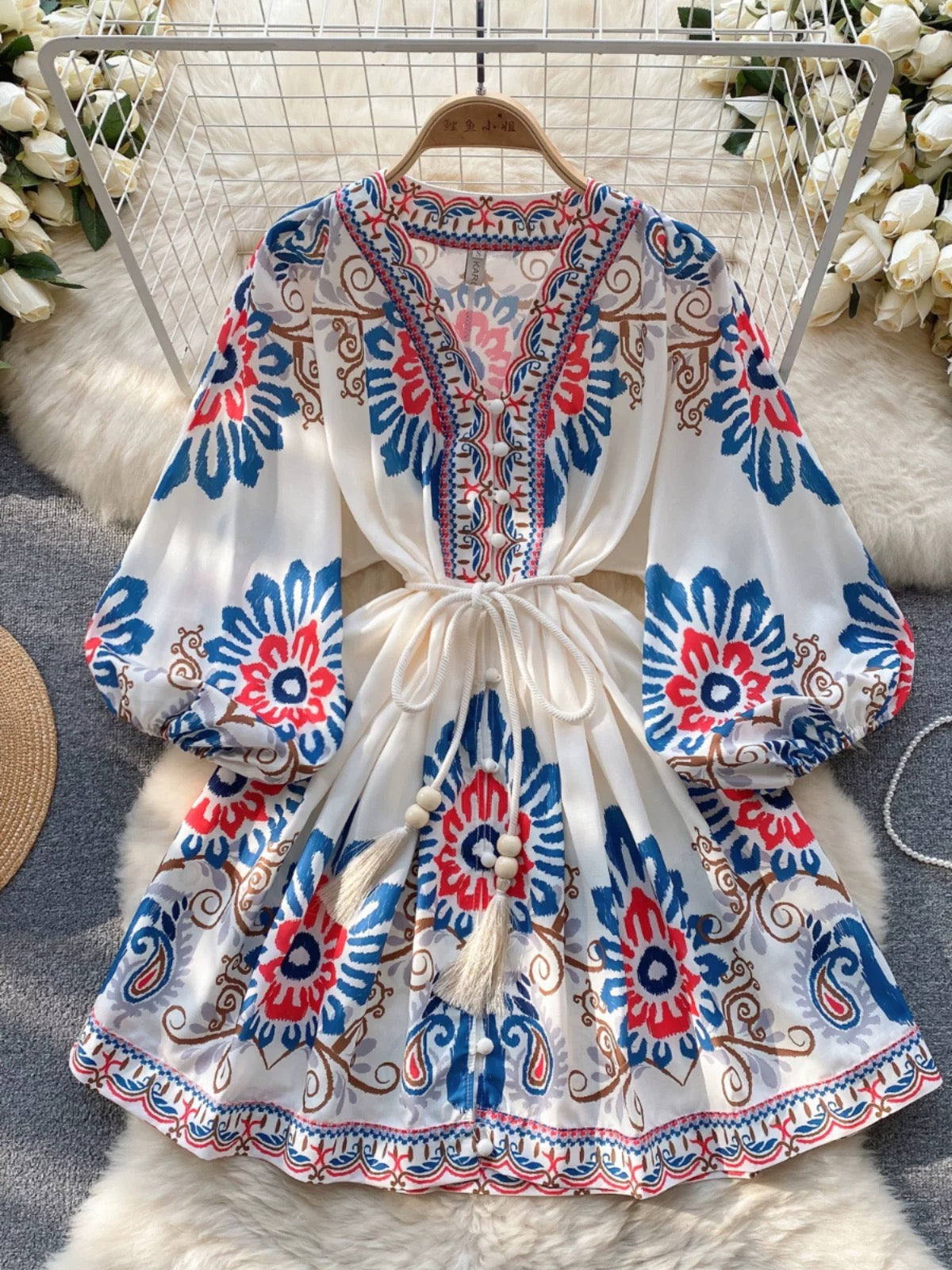 Bohemian resort-style printed dress for women, high-end lantern sleeve Lee Nhi Boutique Bohemian resort-style printed dress for women, high-end lantern sleeve Lee Nhi Boutique