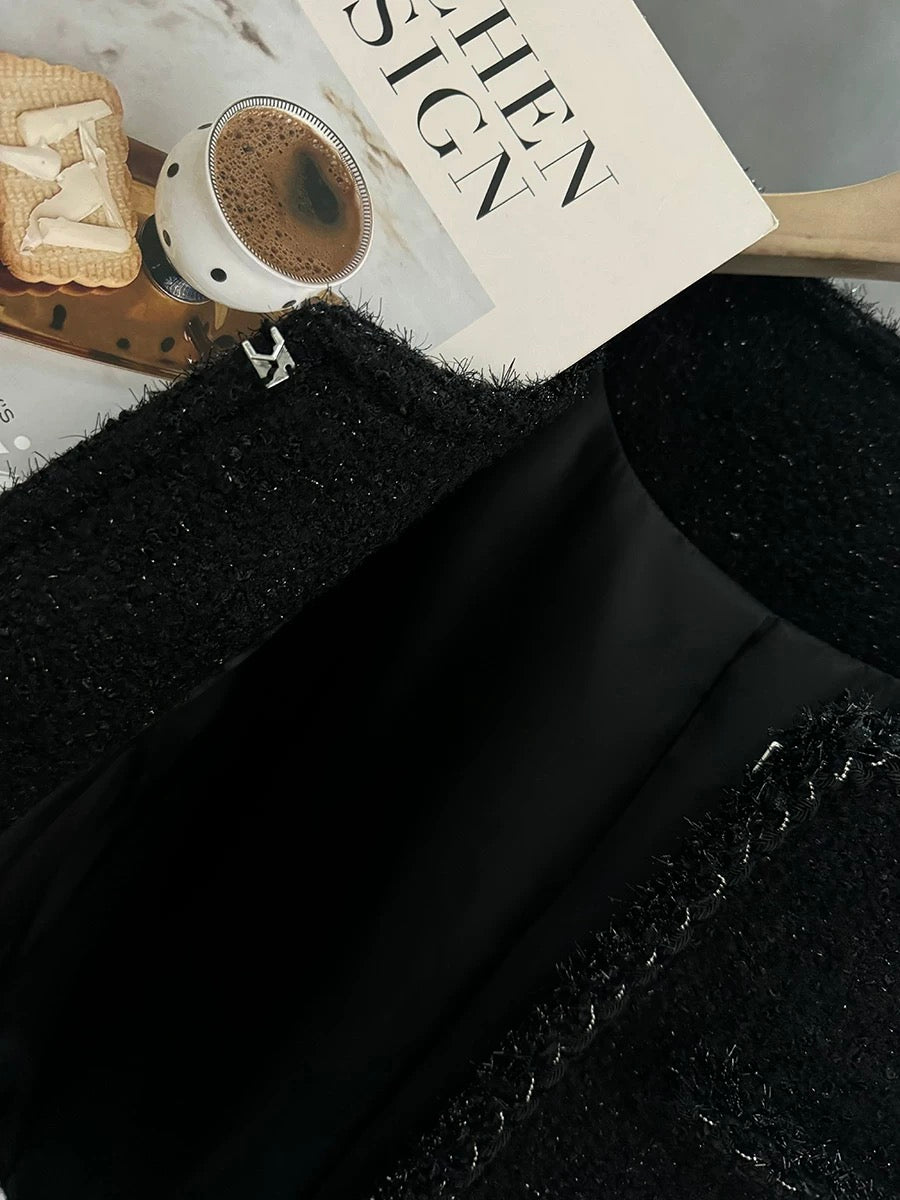 Black Hepburn-style-inspired short jacket for women, new autumn/winter 2025 style, super cute and trendy top this year.