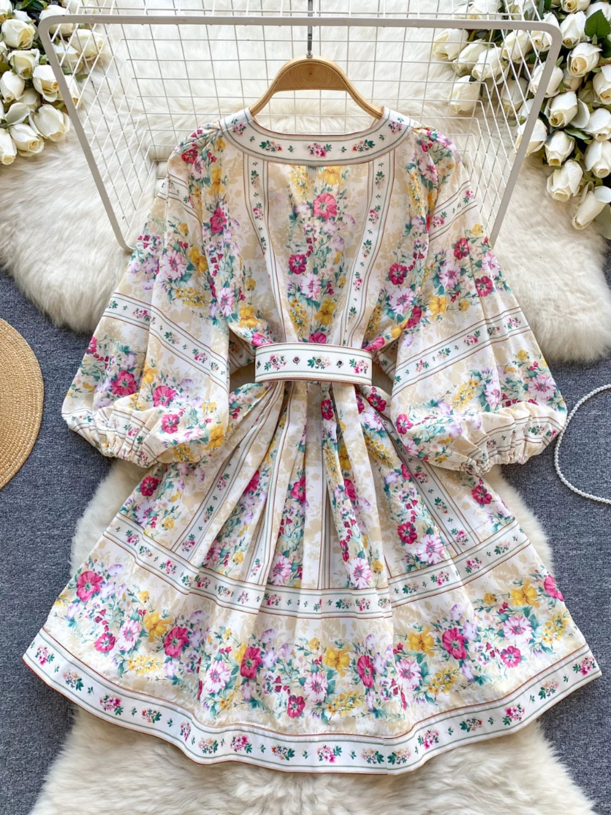 French retro printed small dress, banquet dress, age-reducing puff sleeves, loose slimming short style dress for women