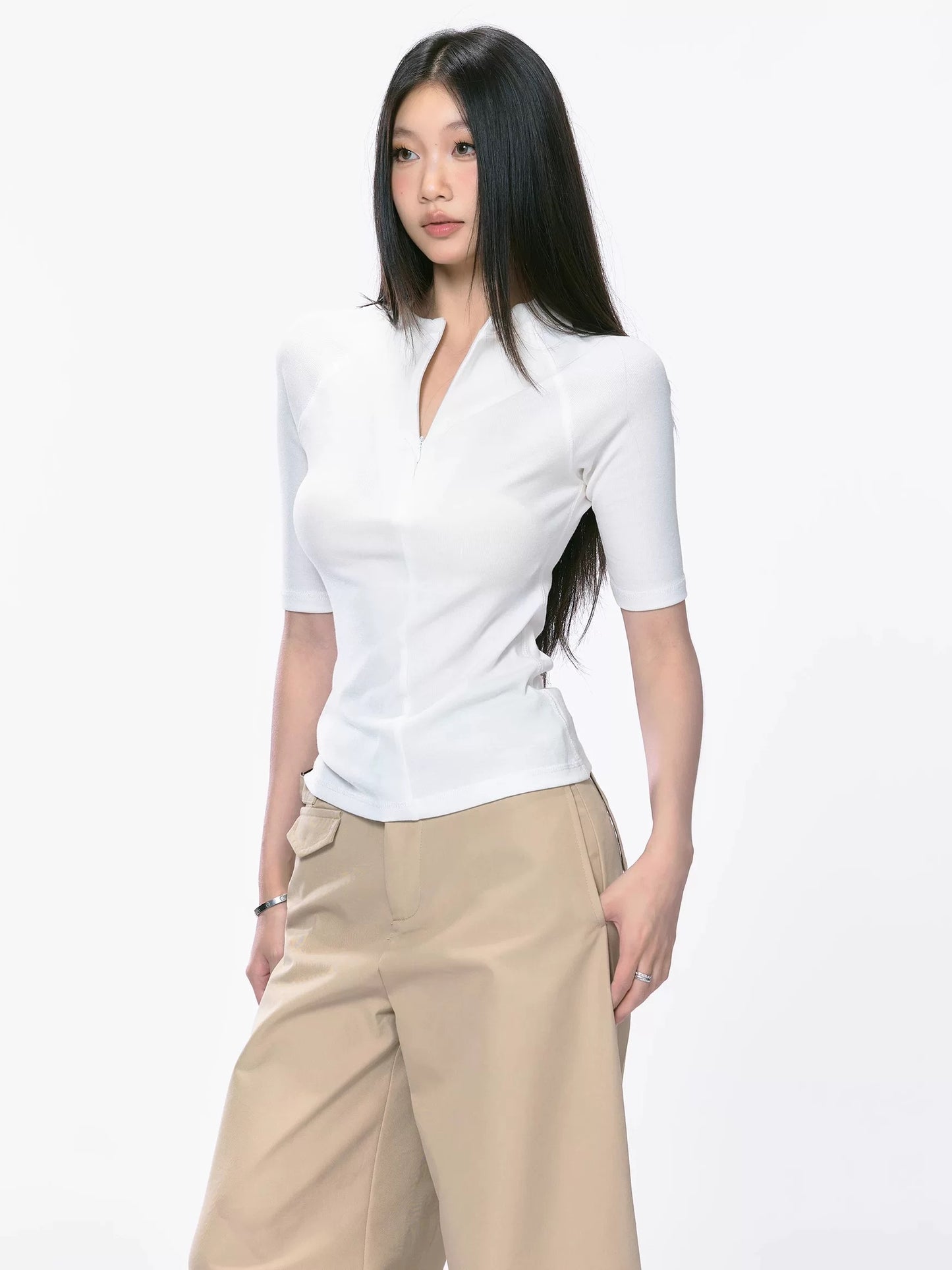 WITHMIN short-sleeved women's T-shirt summer 2025 new style straight shoulder slim fit all-match V-neck white top women's mid-sleeve