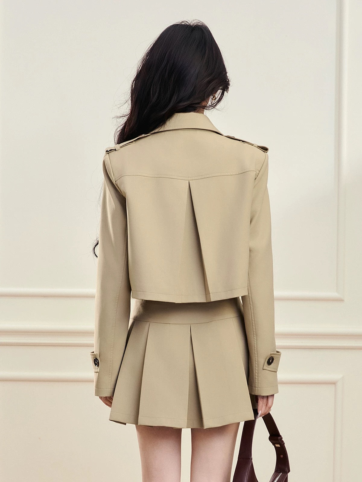 FanTu Salt-Style Mature Two-Piece Set: Short Trench Coat and A-line Pleated Skirt (Autumn 2025)
