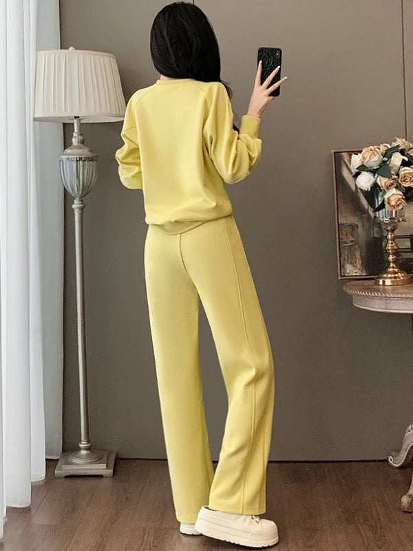 Ins style wear a complete set of women's 2025 autumn age-reducing stylish yellow sweater casual sports wide-leg pants two-piece set
