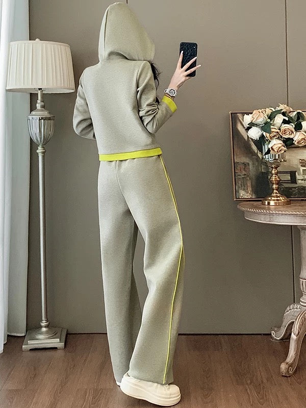 European goods niche casual sports suit women 2025 autumn age-reducing fashionable fake two-piece sweatshirt wide-leg pants two-piece suit