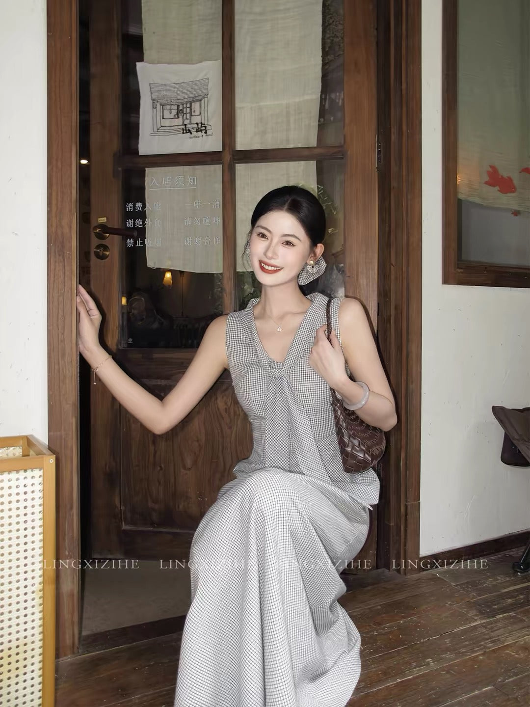 Ling Qian Zi He – French-style black and white color-block plaid sleeveless maxi dress with a waist tie for women (Summer collection)
