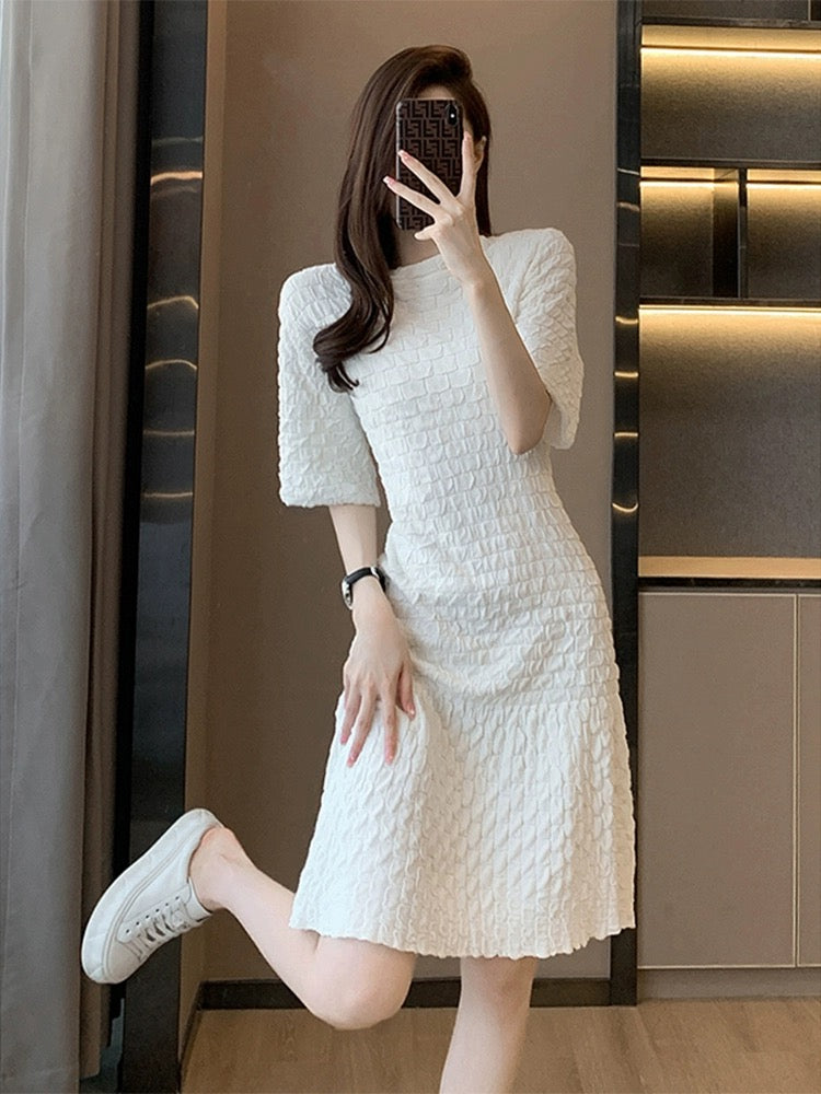 High-end French retro style round neck knitted dress for women mid-length loose slimming ruffle skirt