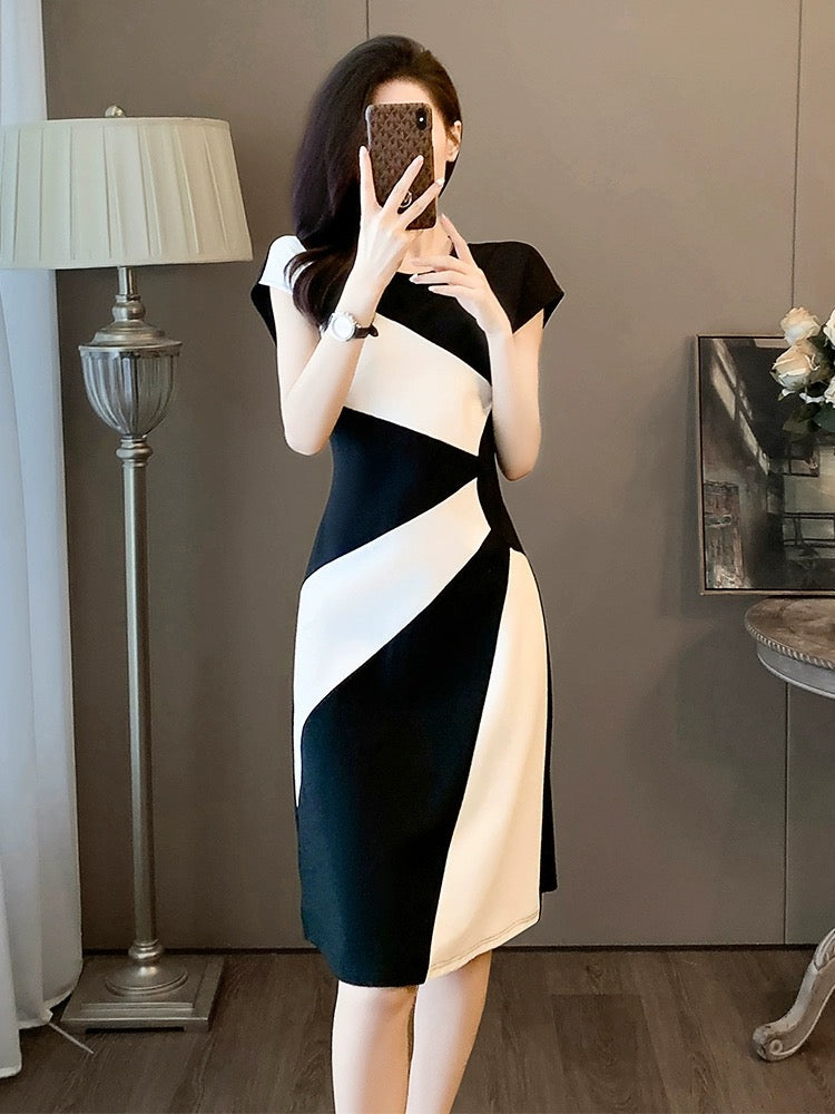 High-end retro black and white splicing dress 2024 women's summer new style simple temperament waist slimming skirt