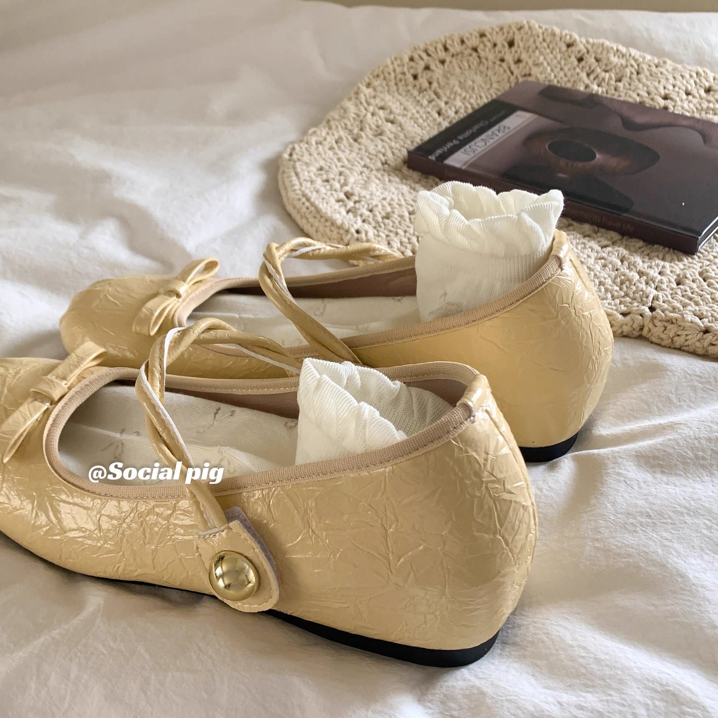Beautiful silver flats~ Korean style platform ballet flats for women, perfect for petite women to pair with skirts and Mary Jane shoes.