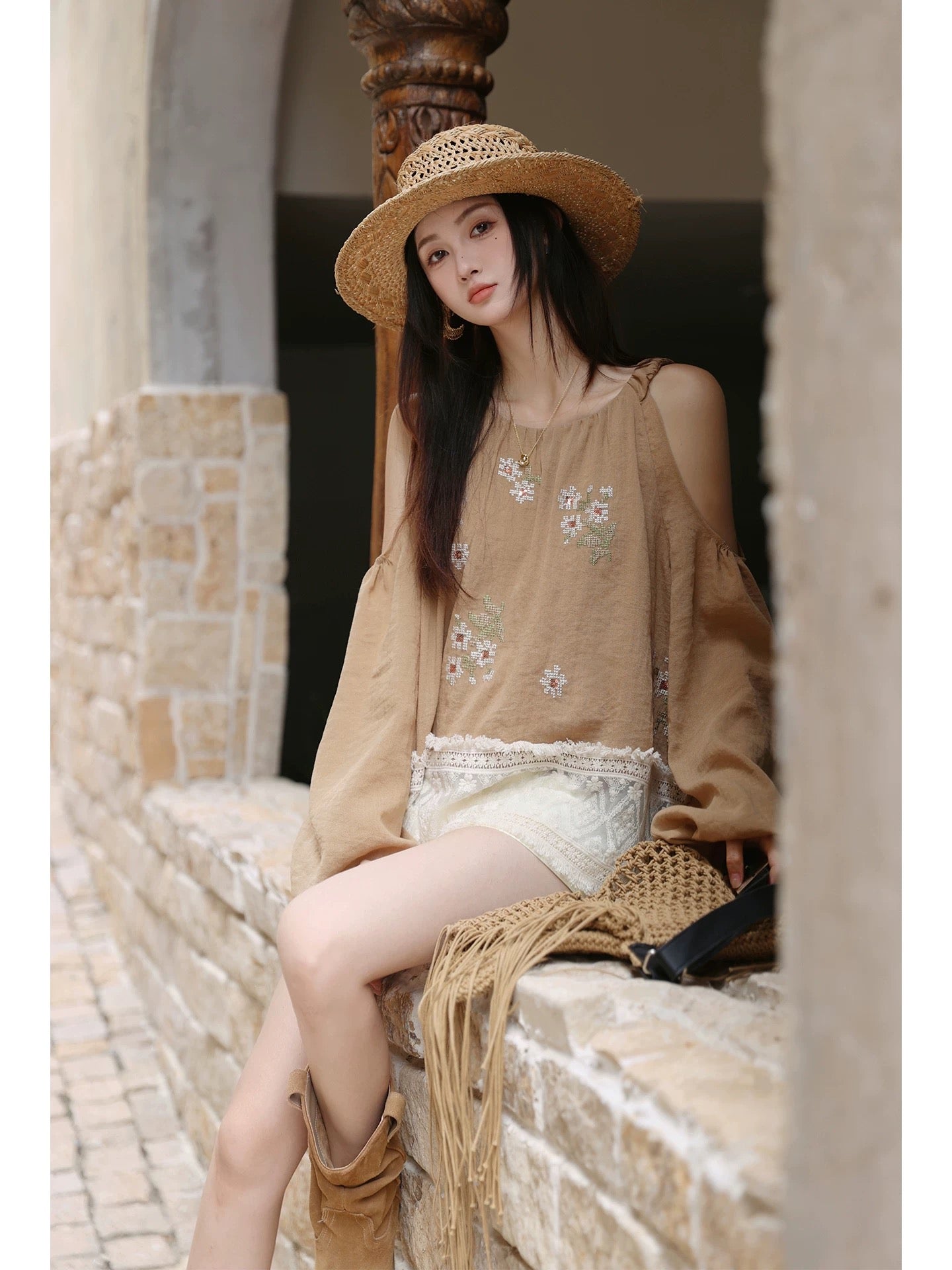 The plums are ripe. South France holiday style atmosphere embroidered shoulder-cut tops for women in summer ethnic style hollow lace shirts