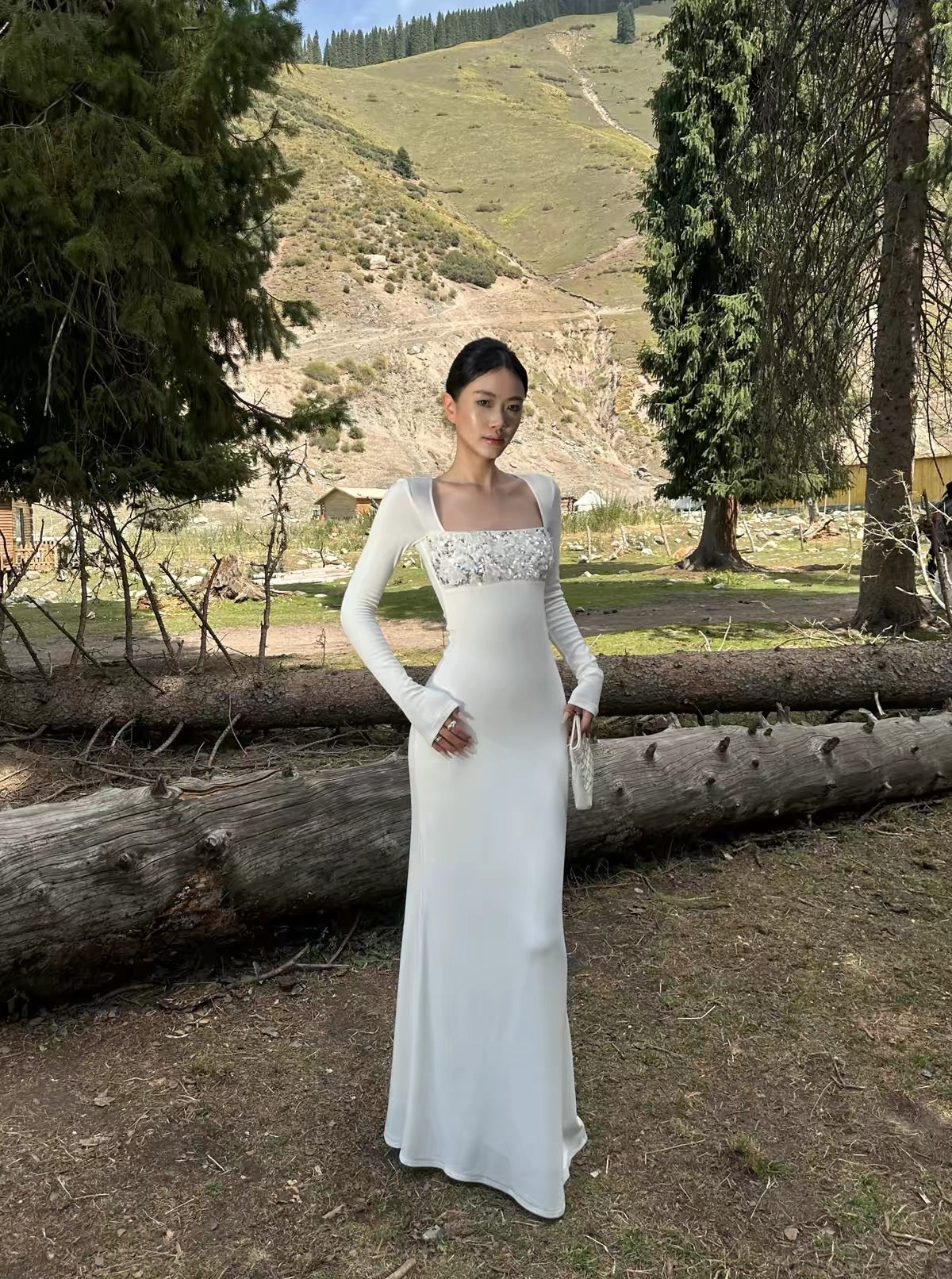VENUIE White Long-Sleeve Knit Dress – Square Neck, Slim-Fit, Bodycon Style; Suitable for Birthday Parties, Semi-Formal Events, and Vacation Wear.