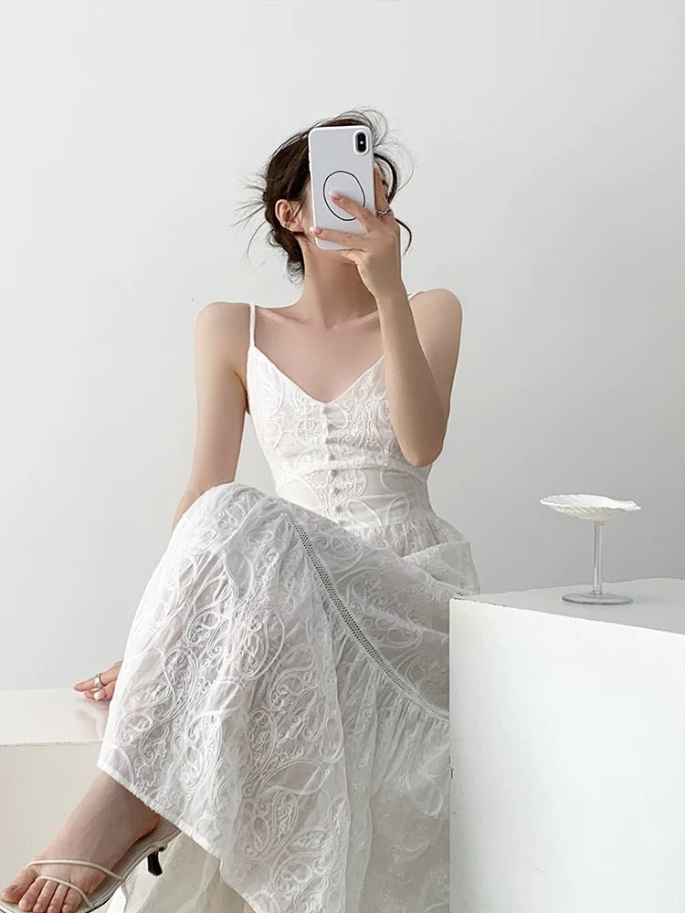 YAHI white holiday style sleeveless suspender dress female 2025 summer waist slimming temperament jacquard long skirt
