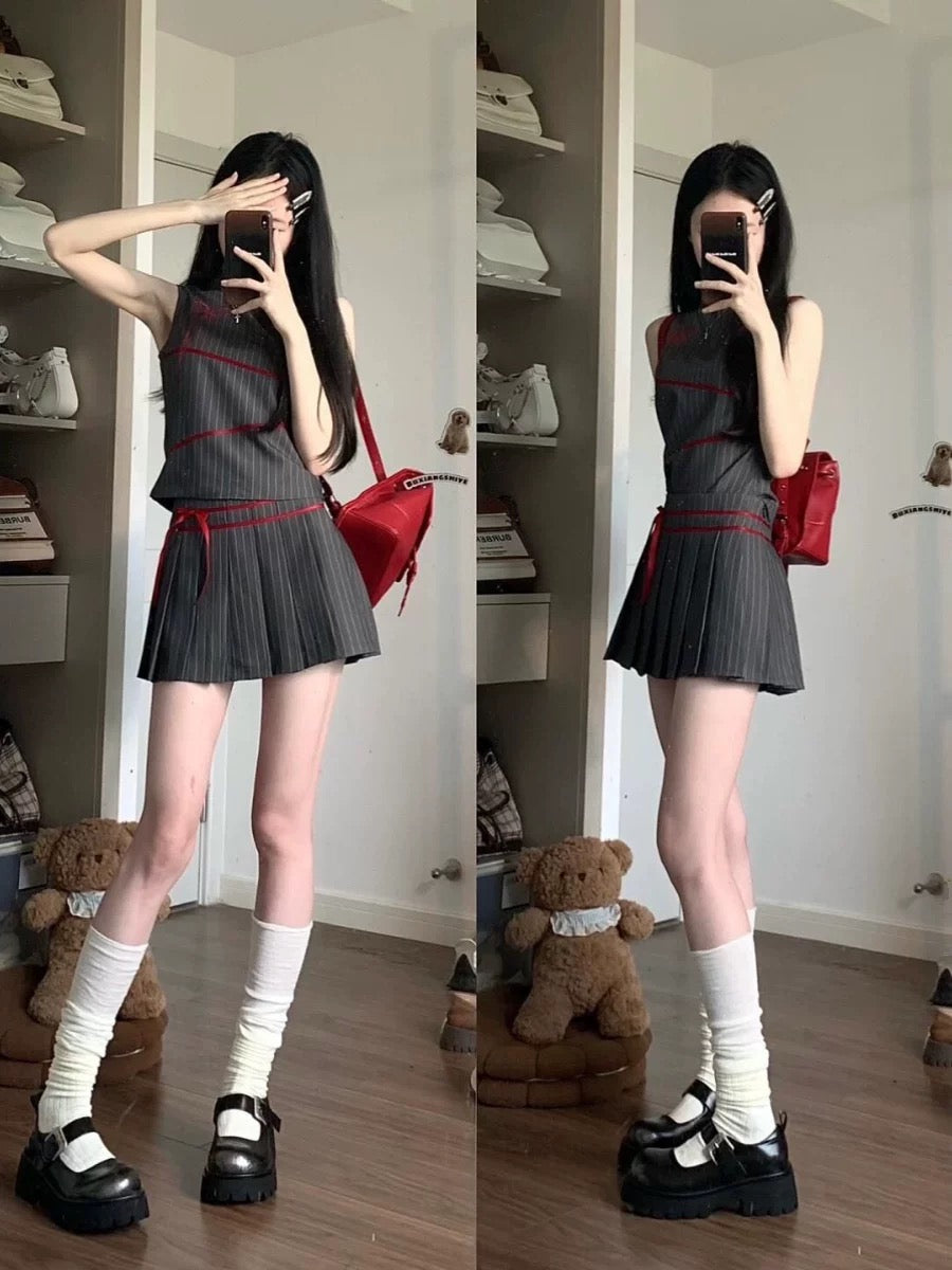 American retro hottie outfit, a complete set of summer women's fashion commuting striped sleeveless vest and pleated skirt two-piece suit
