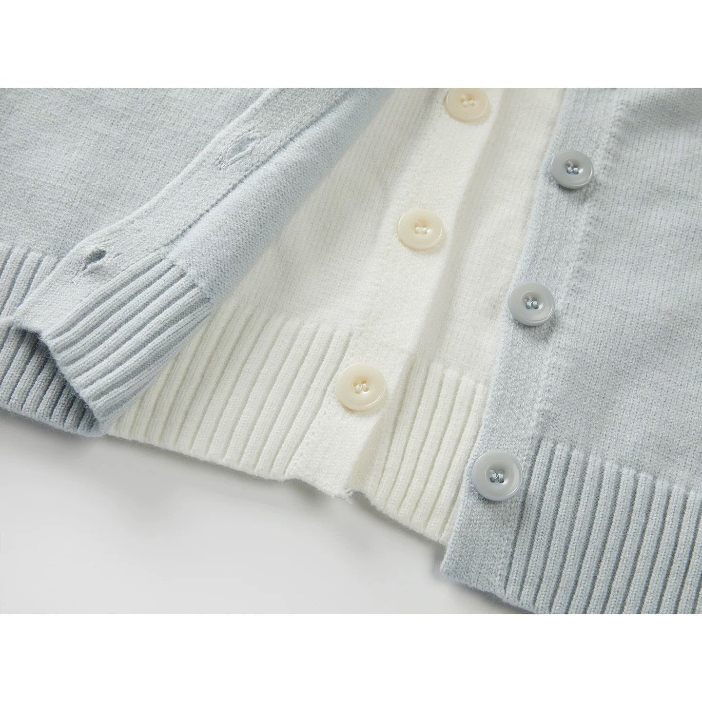 Color-blocked patchwork tie-up faux two-piece sweater, new winter style, Korean gentle and versatile long-sleeved top for women.