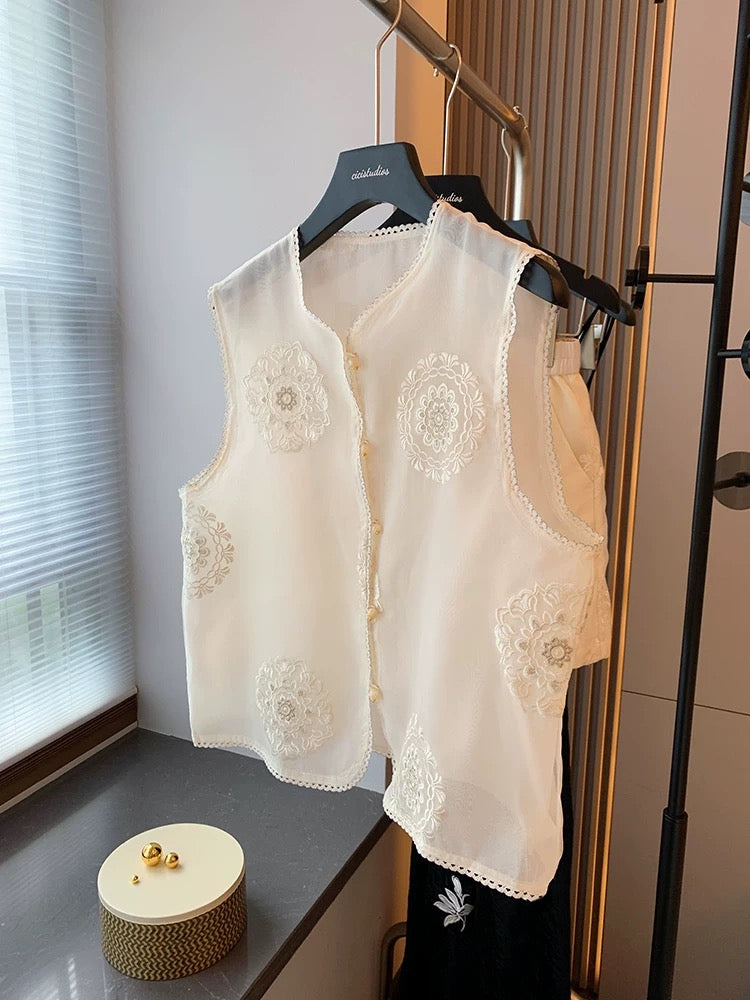 New Chinese style jacquard embroidered vest suit women summer 2025 new design holiday style slim shorts two-piece suit