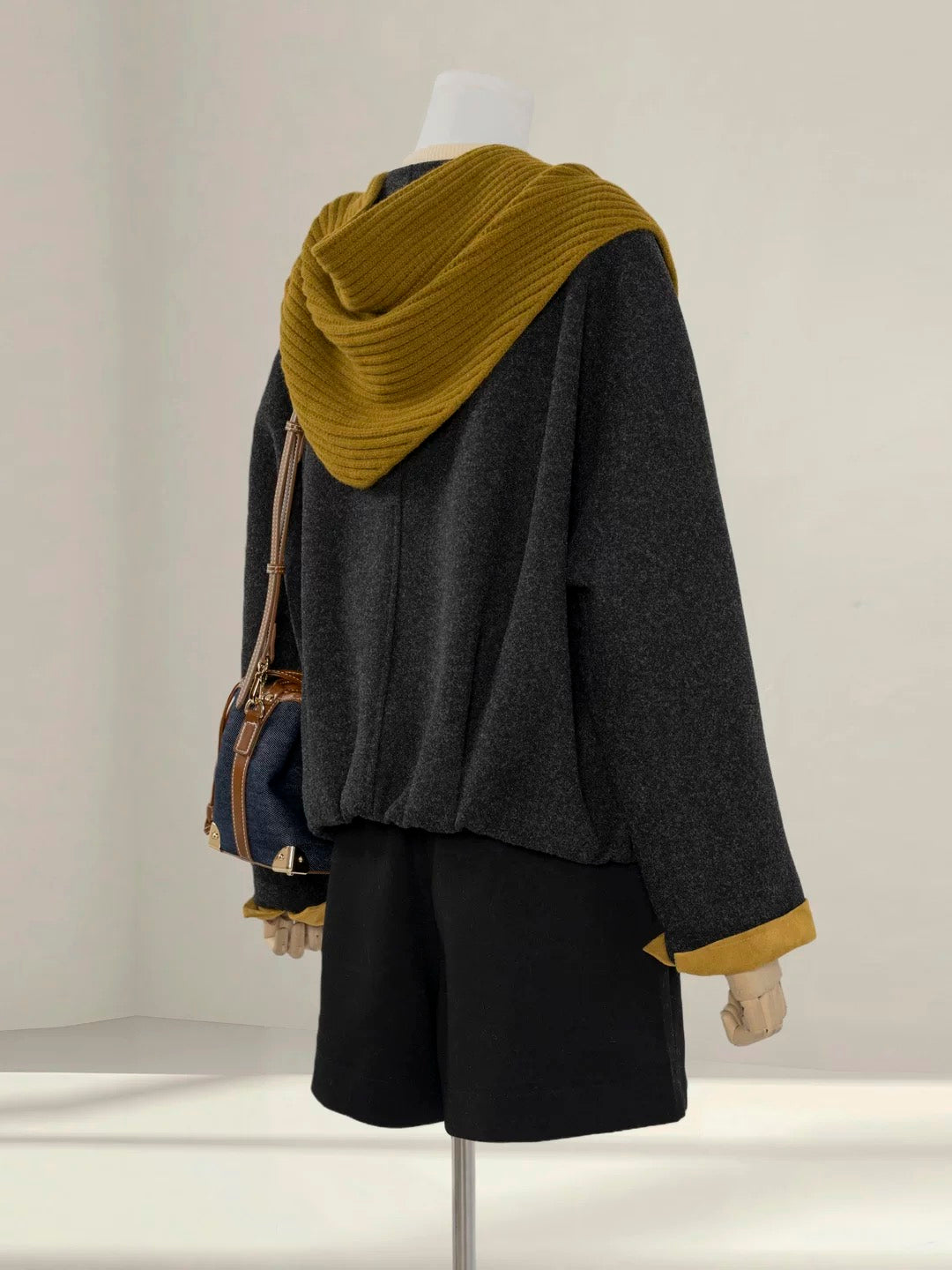 Dark grey high-grade contrast woolen coat for women 2025 autumn and winter new style small Korean short woolen coat