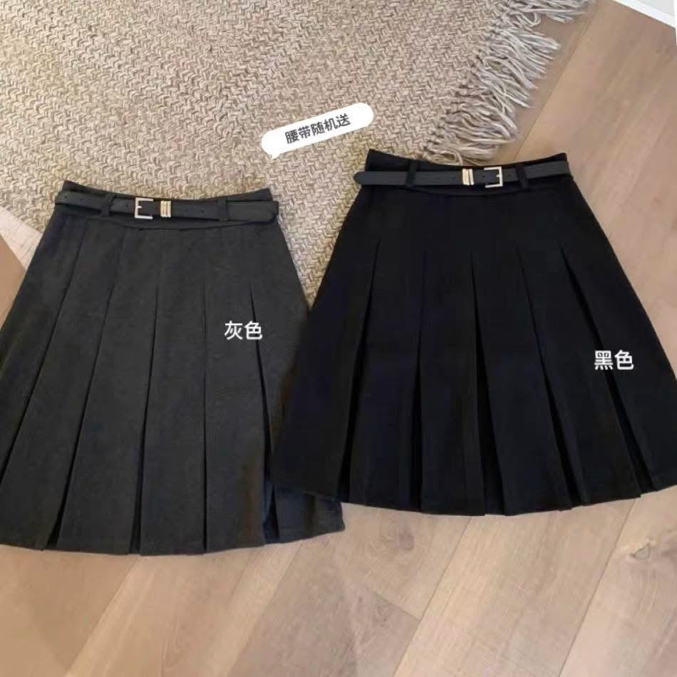 Lined, belted, preppy style wool pleated midi skirt, A-line, fashionable, versatile, four-quarter length skirt.