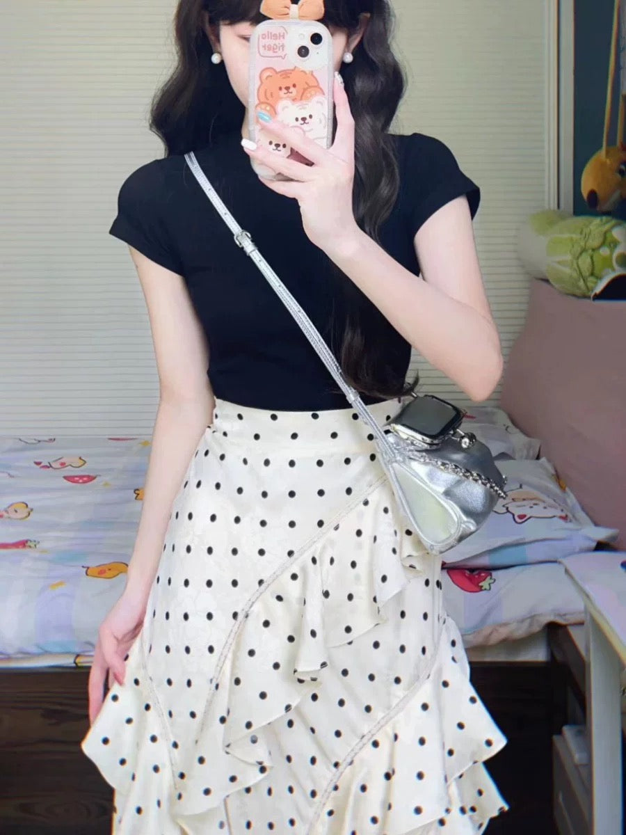 Summer clothes are paired with a complete set of fashionable Korean design niche ruffled polka dot half-length skirt summer two-piece set