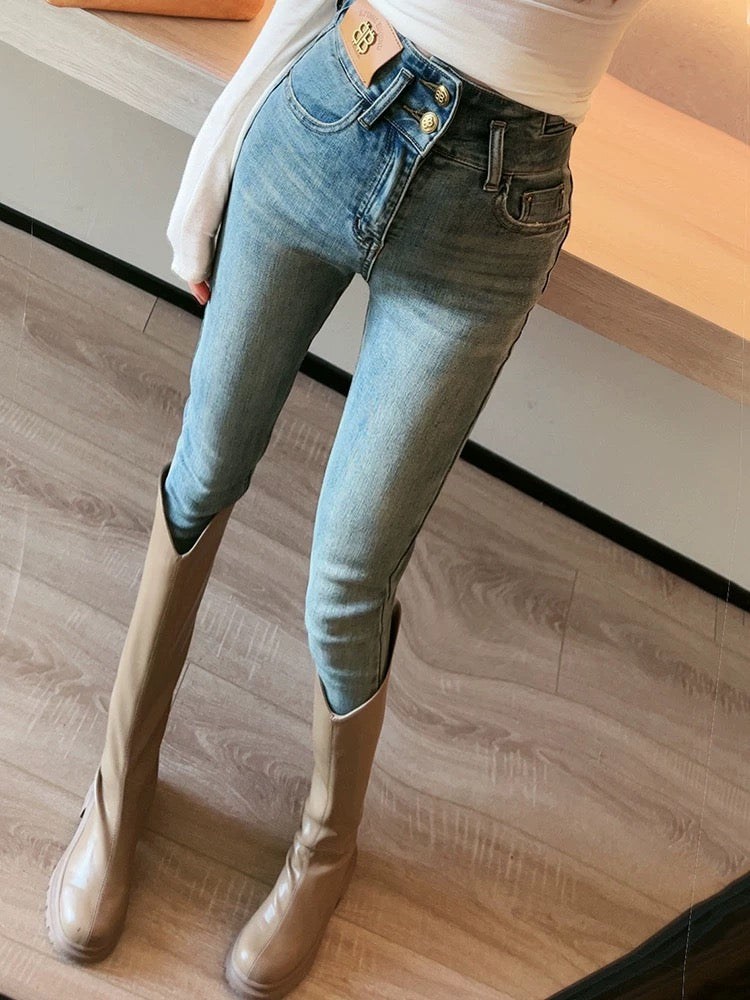 So beautiful! Korean version of tight-fitting high-waisted buttoned jeans for women slimming 2024 spring fashion small leg pants nostalgic