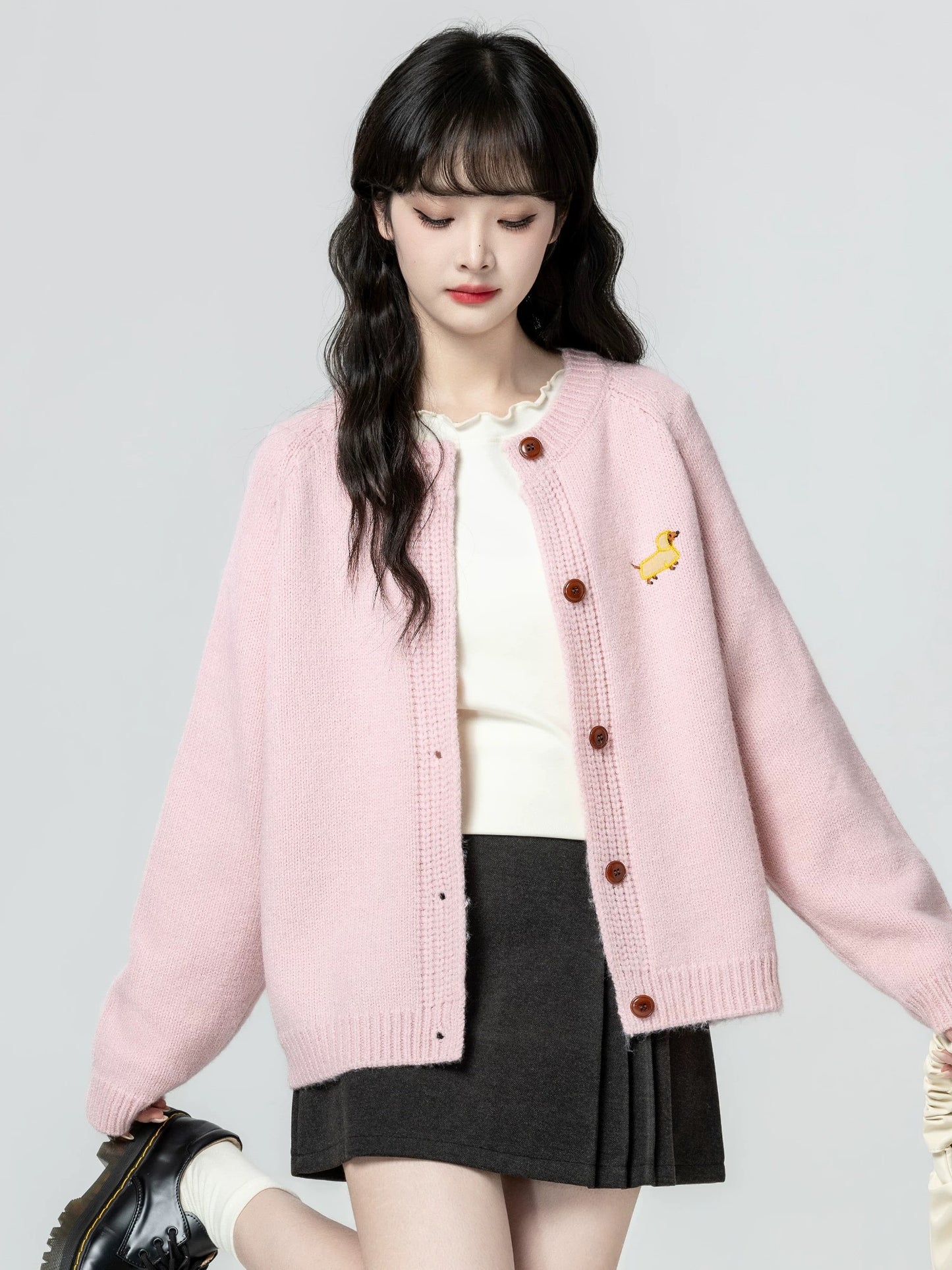 Light pink round neck sweater cardigan for women, spring and autumn 2026 new style, loose embroidered knit cardigan, soft and cozy top.